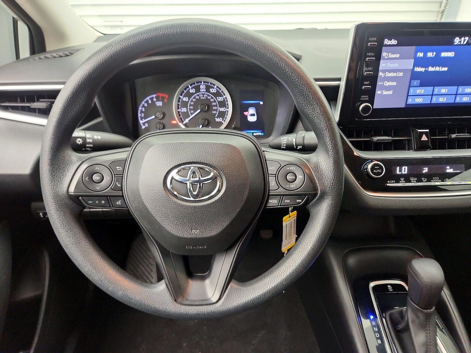 2020 Toyota Corolla LE - Photo 11