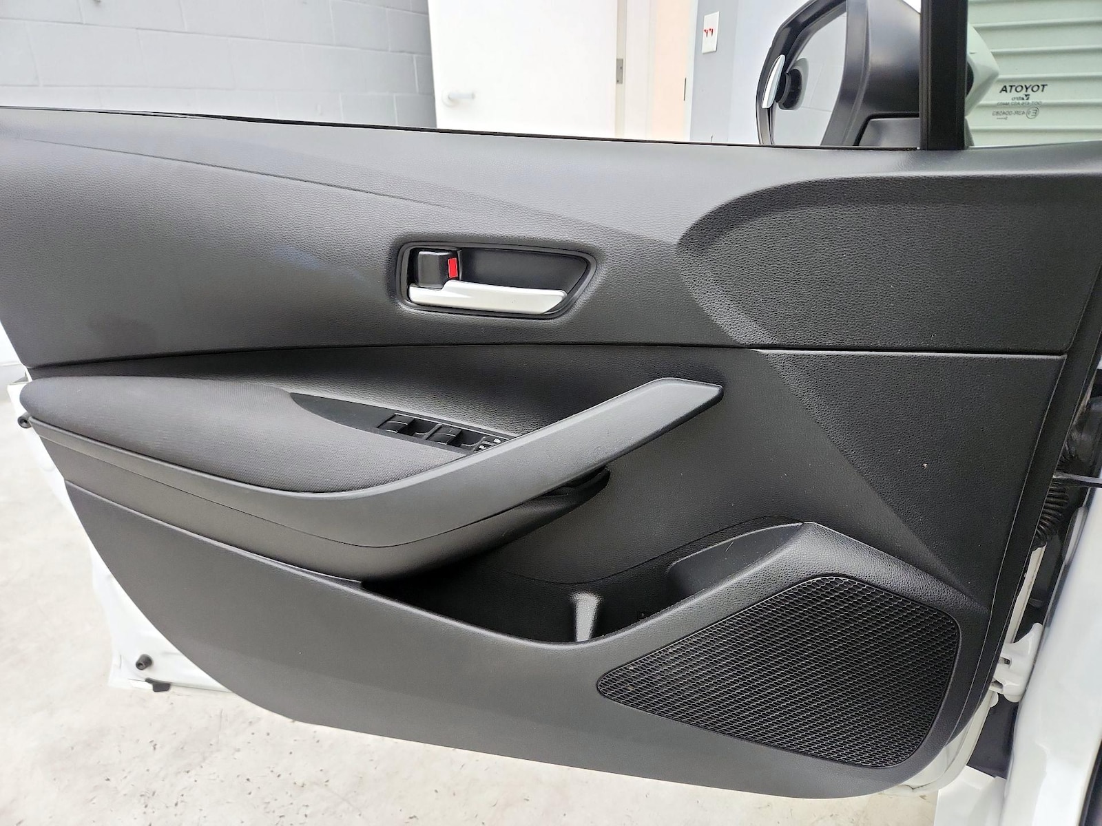 2020 Toyota Corolla LE - Photo 13