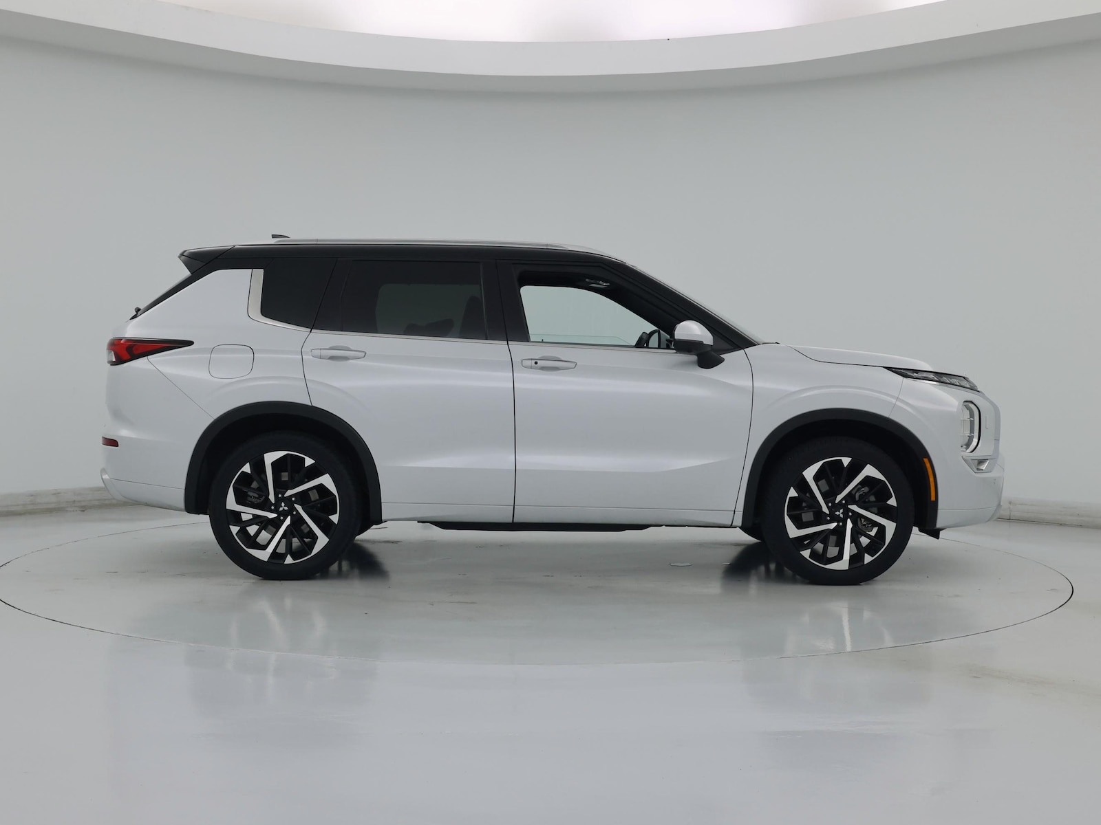 2024 Mitsubishi Outlander SEL - Photo 8
