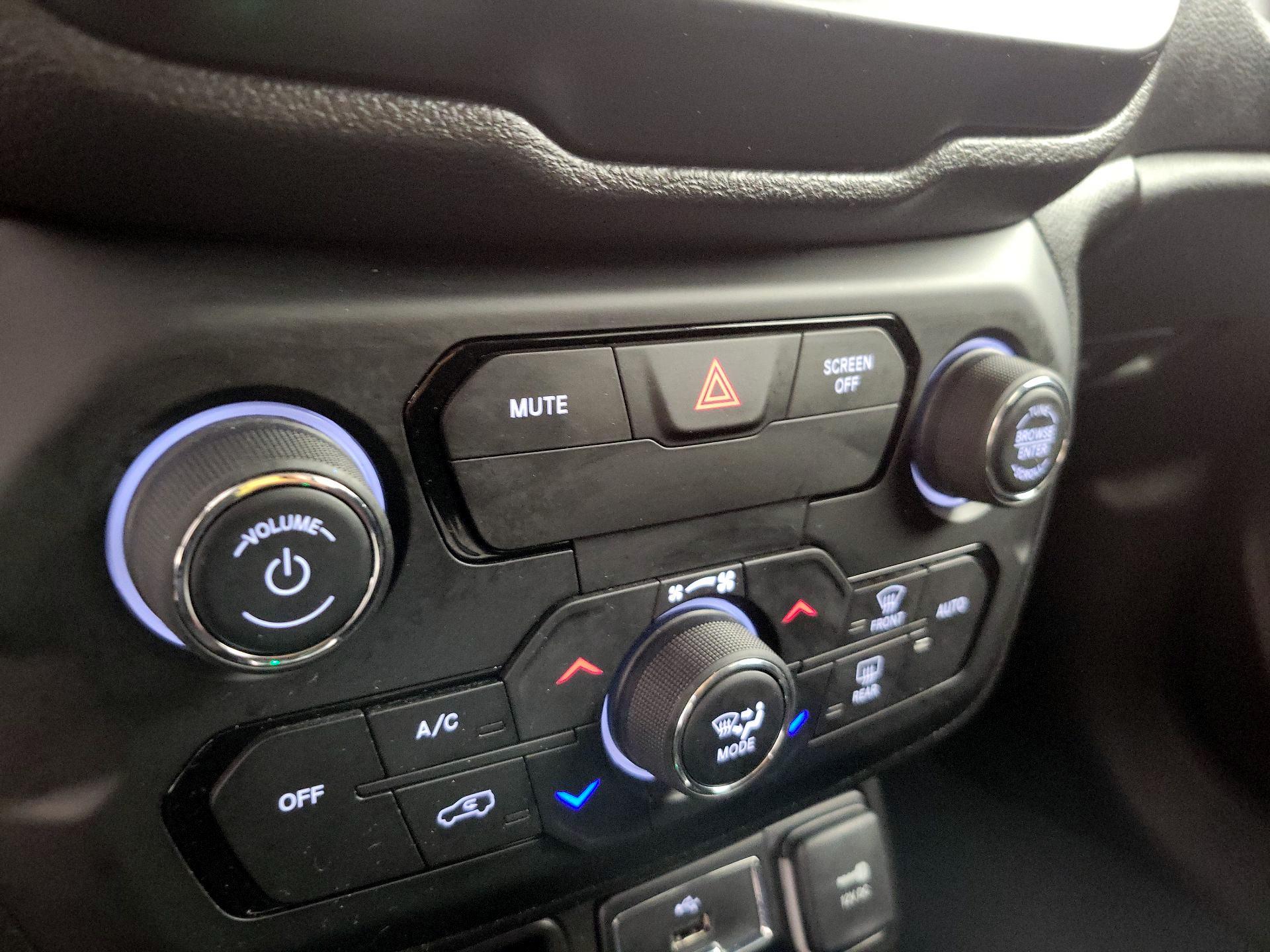 Thumbnail: 2018 Jeep Renegade - 16