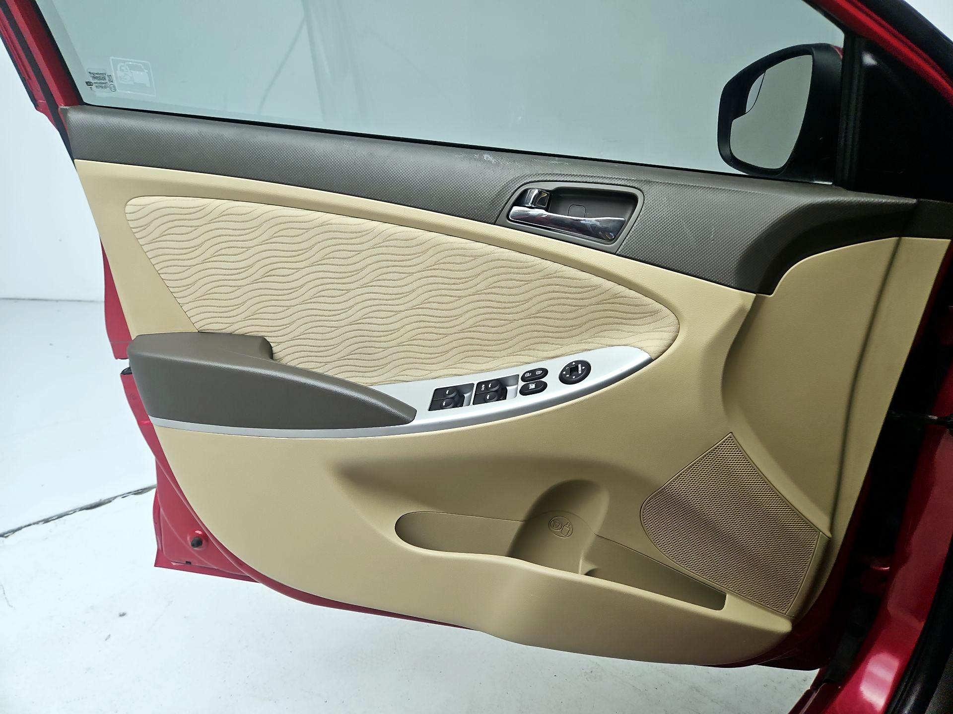 Thumbnail: 2014 Hyundai Accent - 12