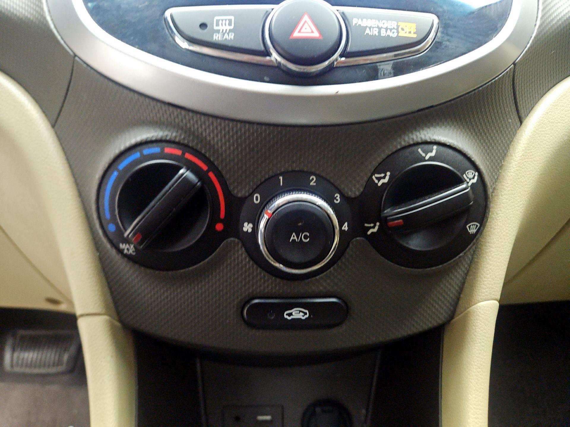 Thumbnail: 2014 Hyundai Accent - 15