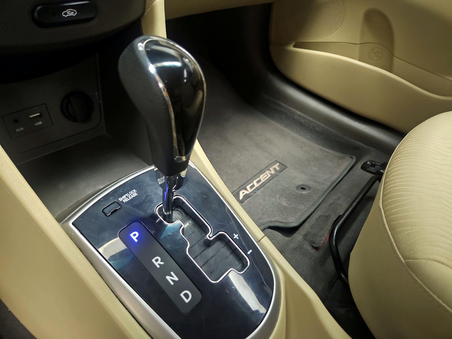 Thumbnail: 2014 Hyundai Accent - 16