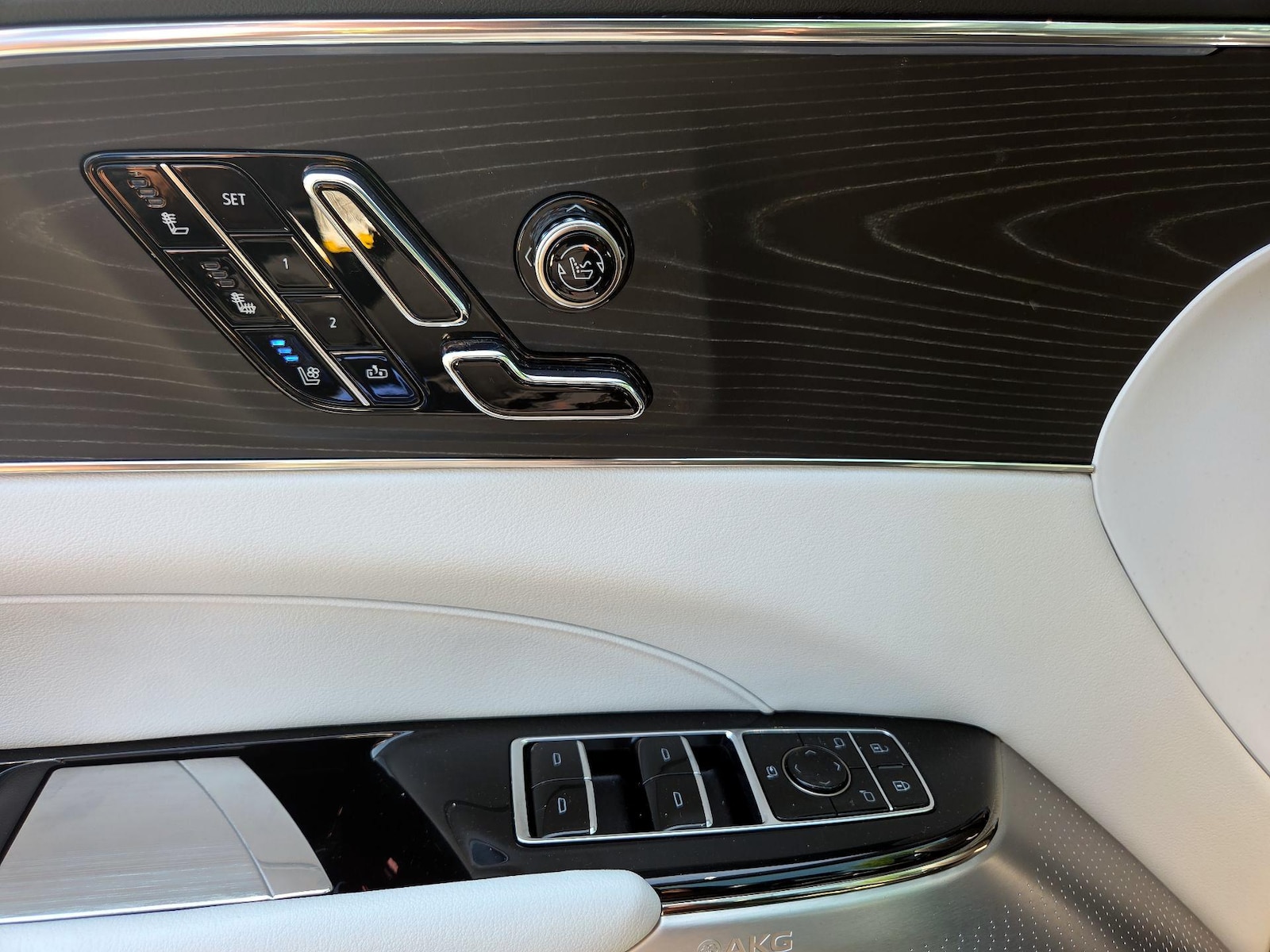 2024 Cadillac LYRIQ Luxury 2 - Photo 11