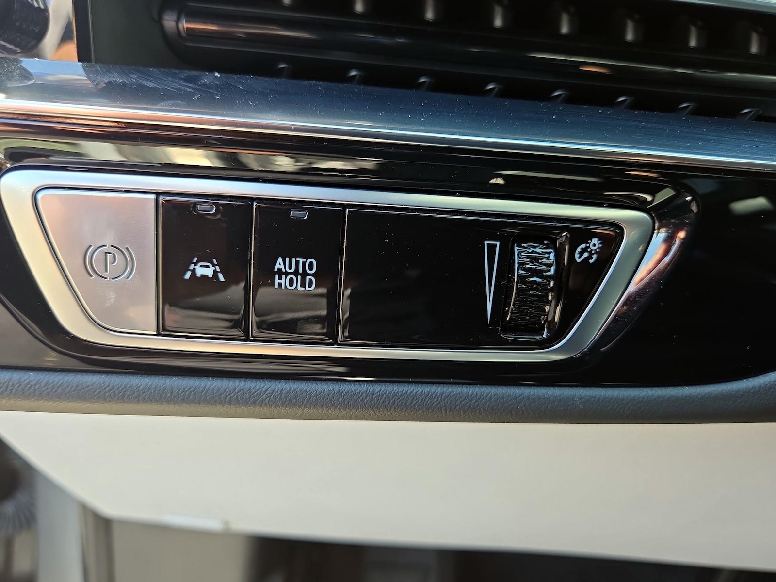 2024 Cadillac LYRIQ Luxury 2 - Photo 12