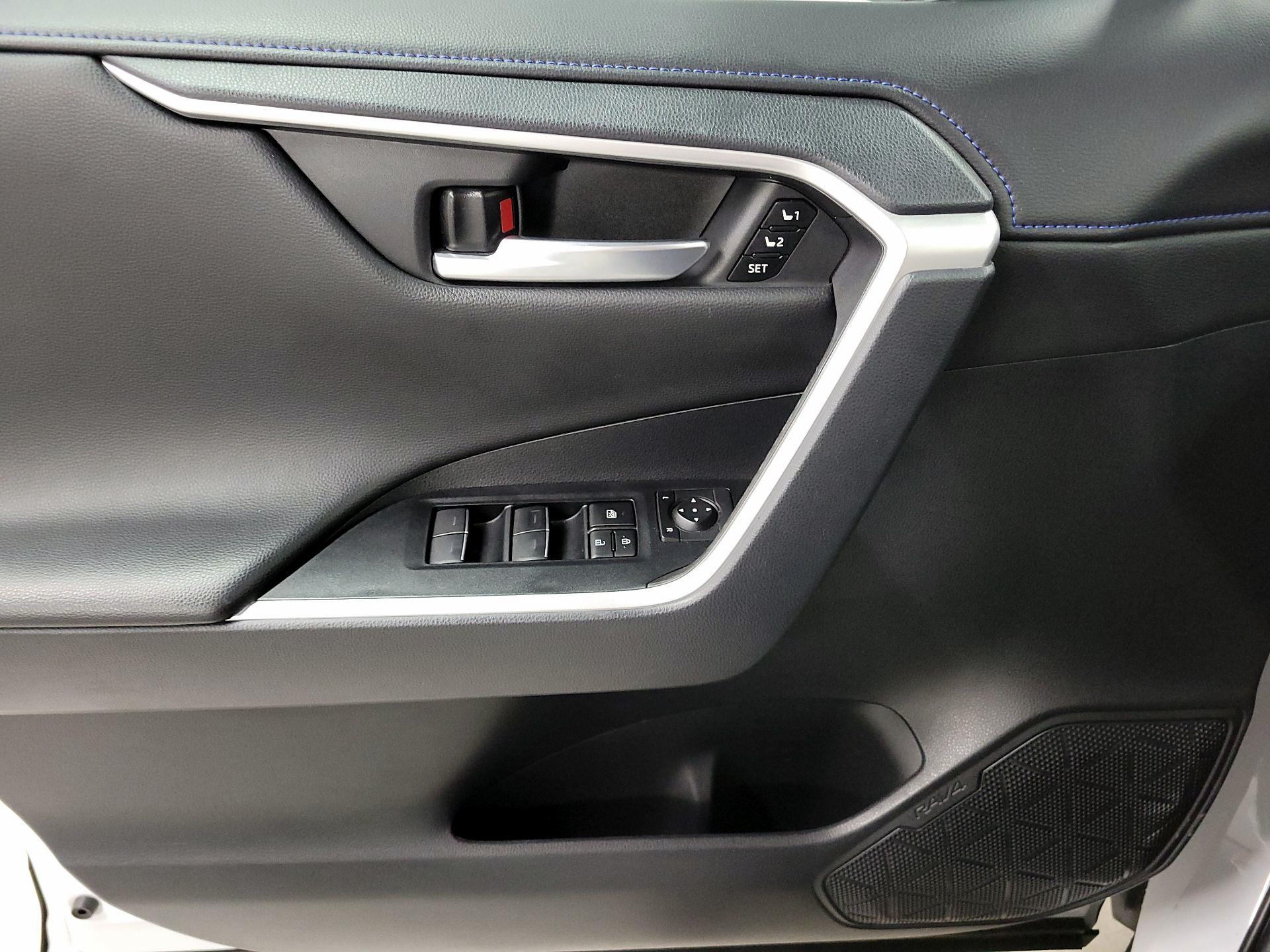 Thumbnail: 2024 Toyota RAV4 - 10