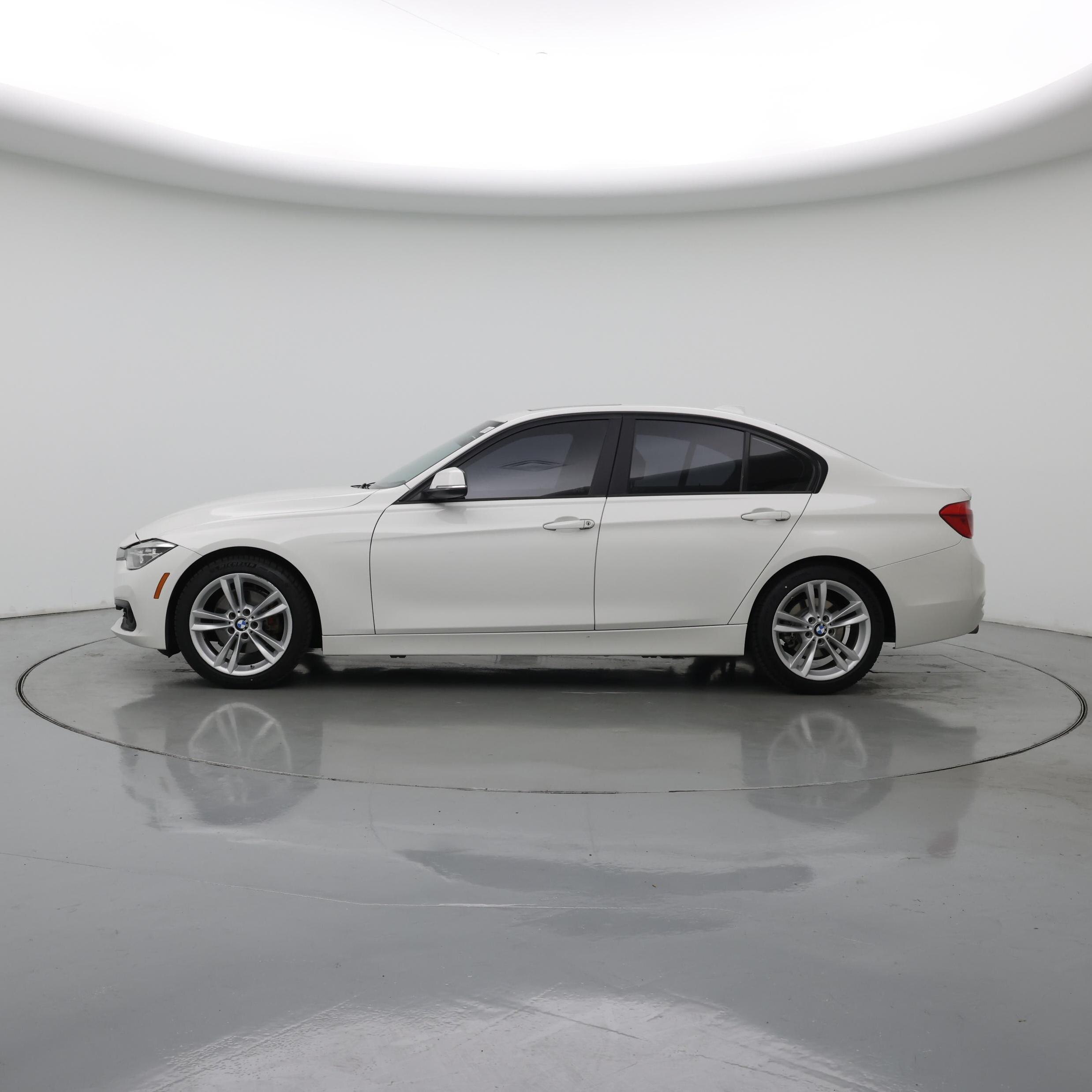 Thumbnail: 2018 BMW 3 Series - 3