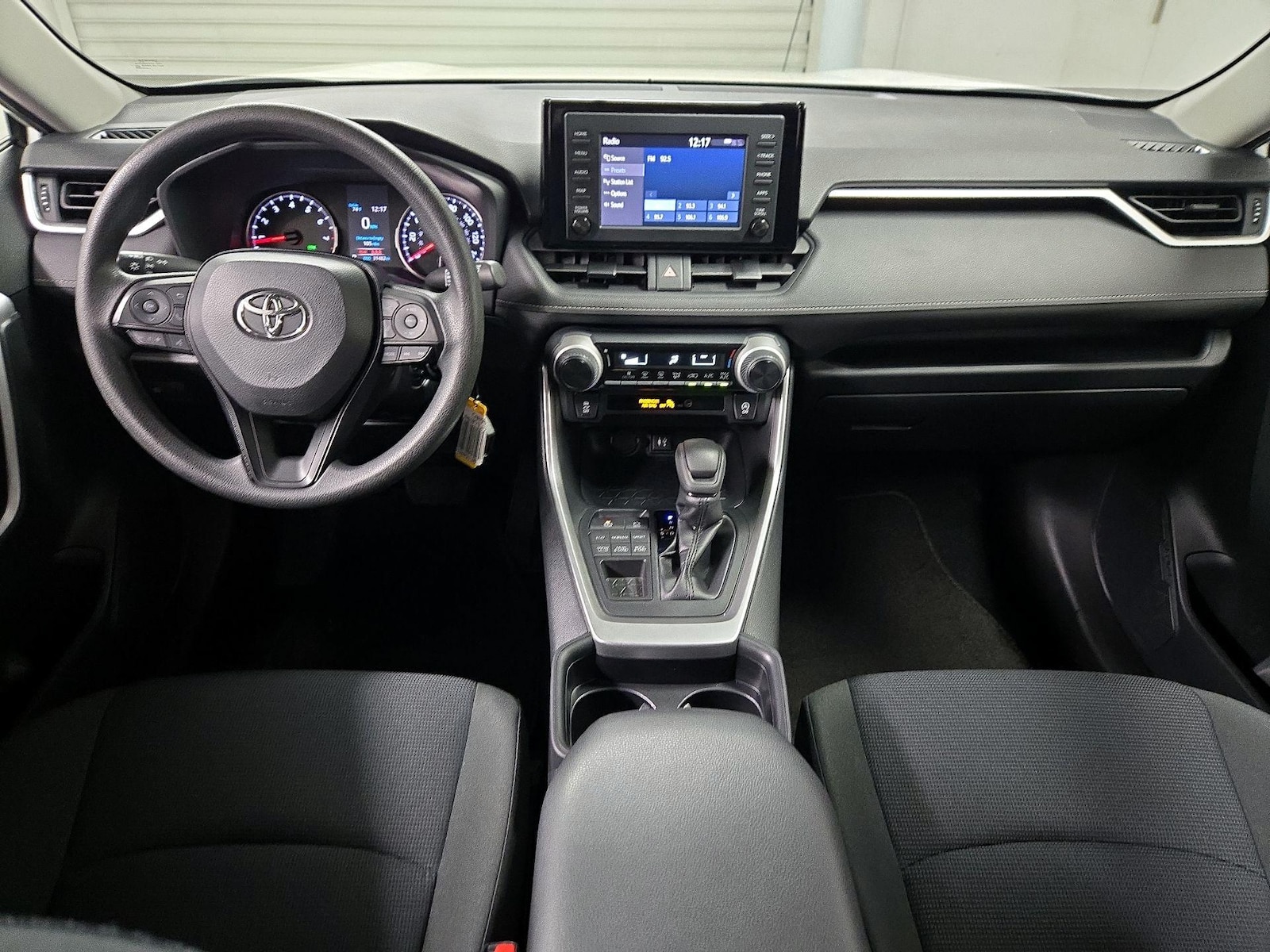 2019 Toyota RAV4 LE - Photo 10