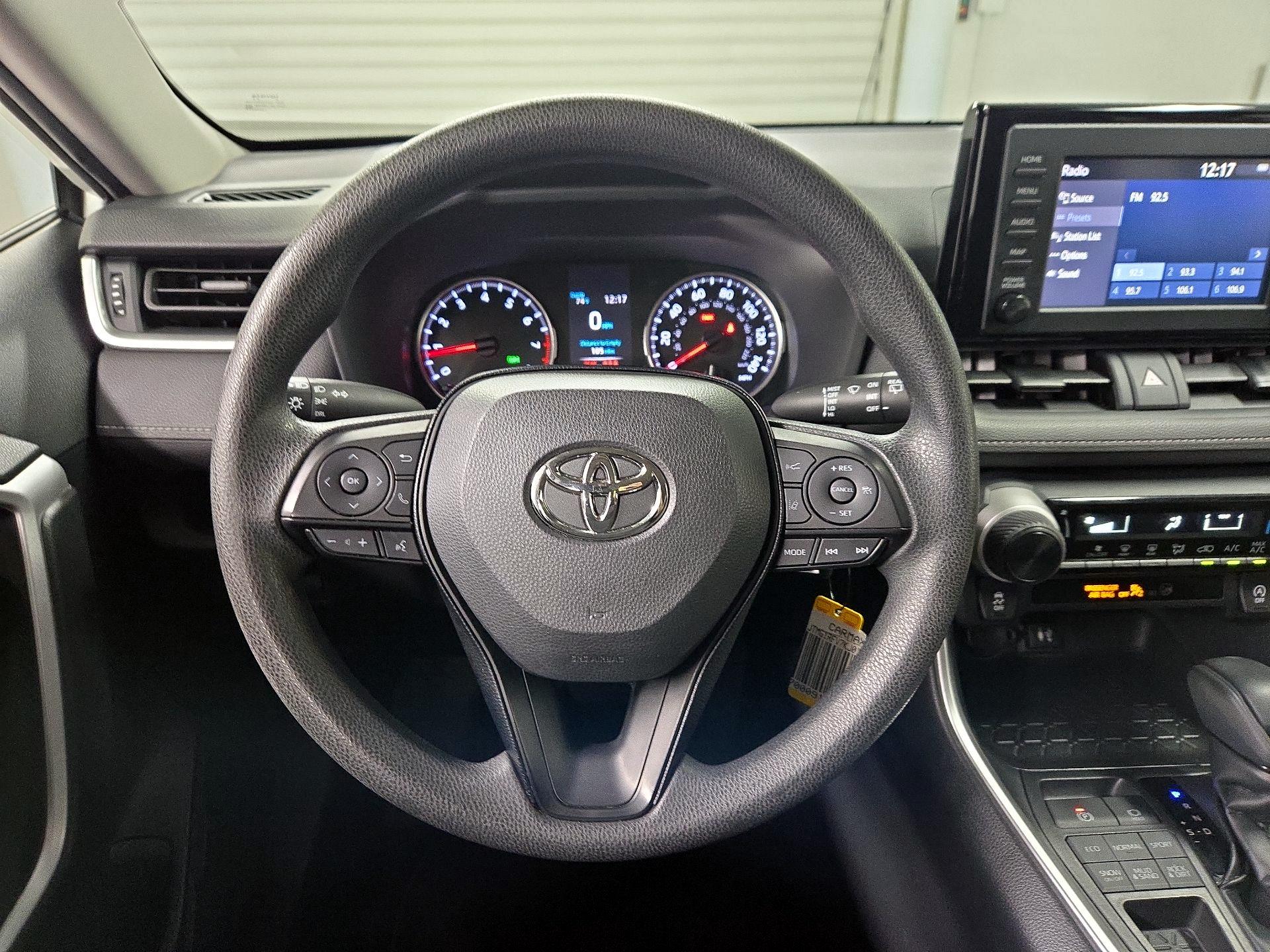Thumbnail: 2019 Toyota RAV4 - 10