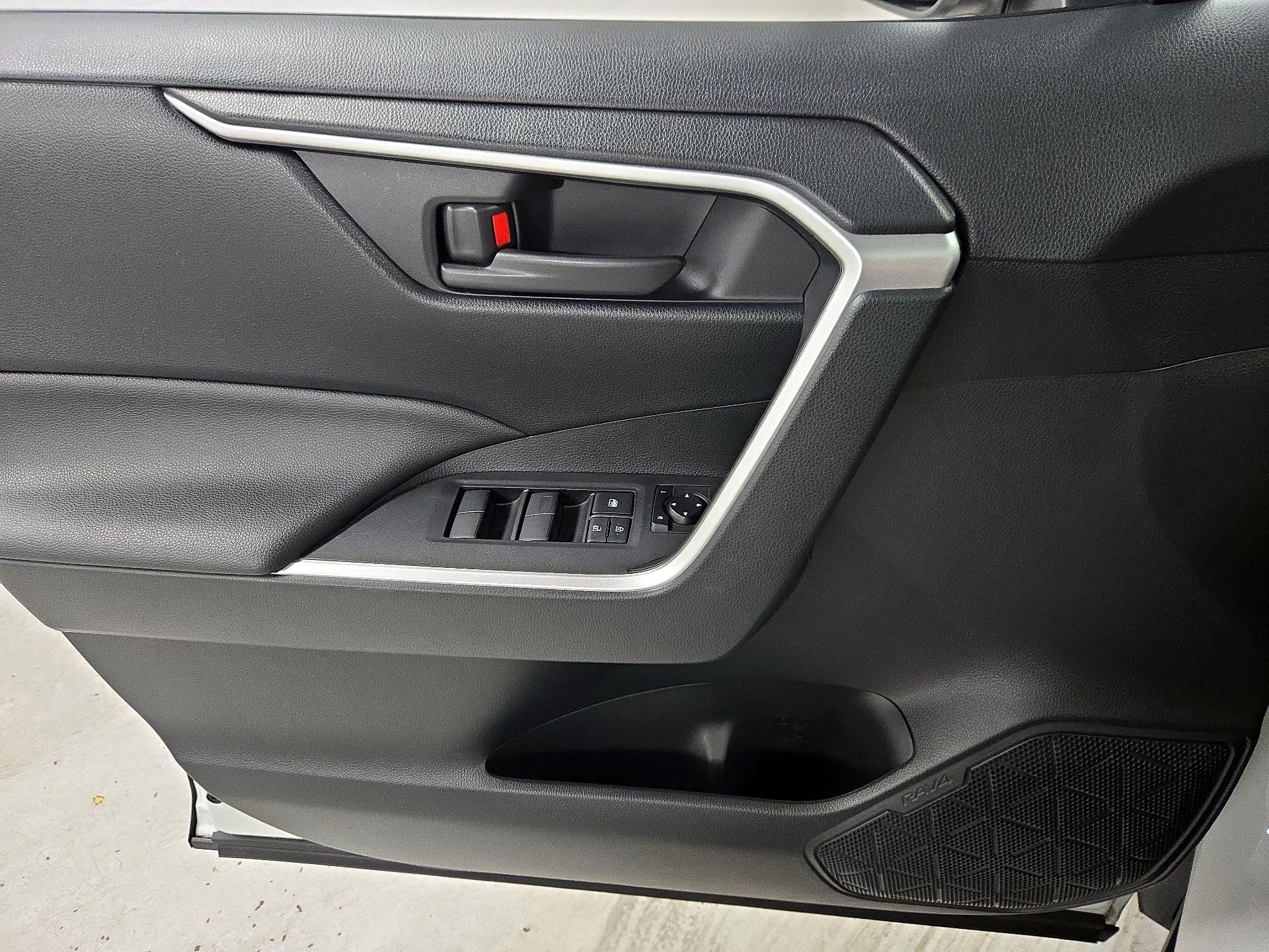 Thumbnail: 2019 Toyota RAV4 - 12