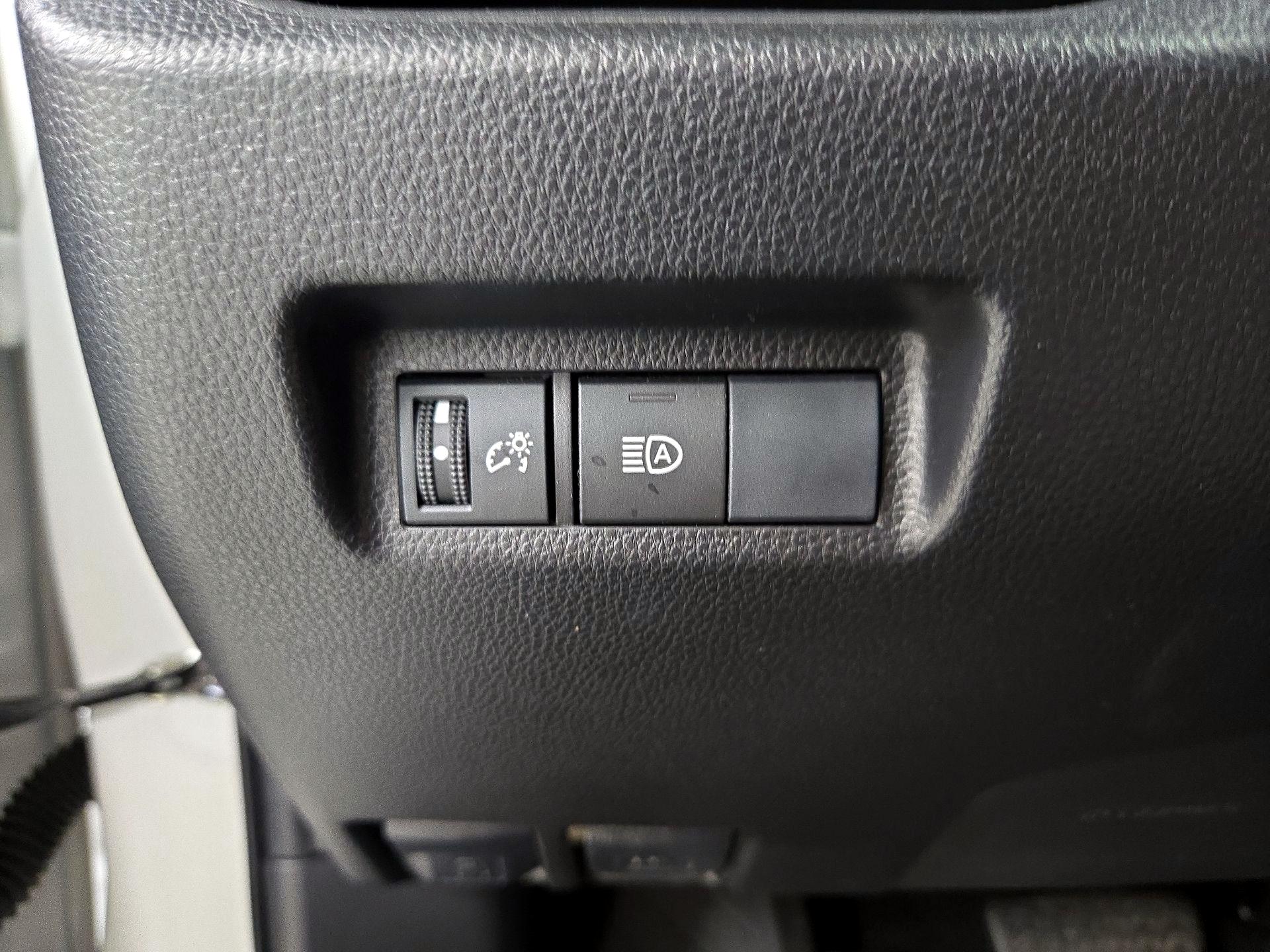 Thumbnail: 2019 Toyota RAV4 - 13
