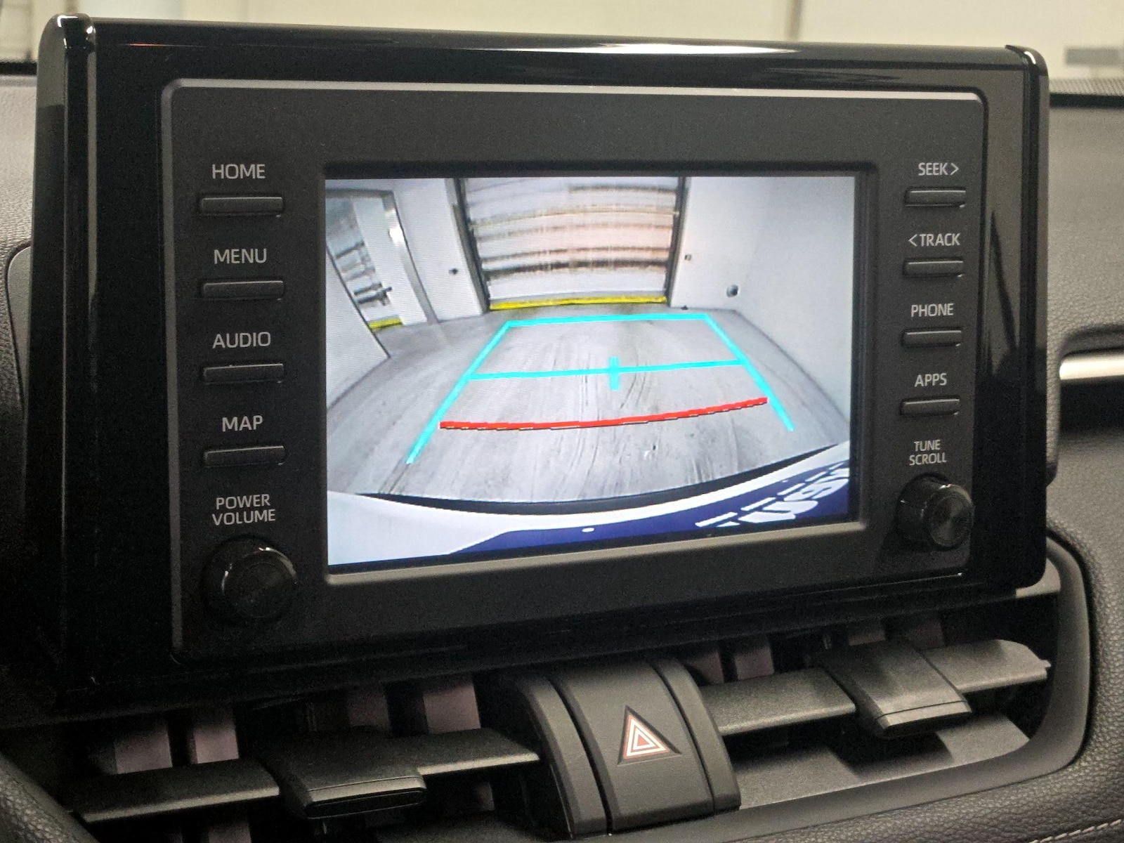 2019 Toyota RAV4 LE - Photo 15
