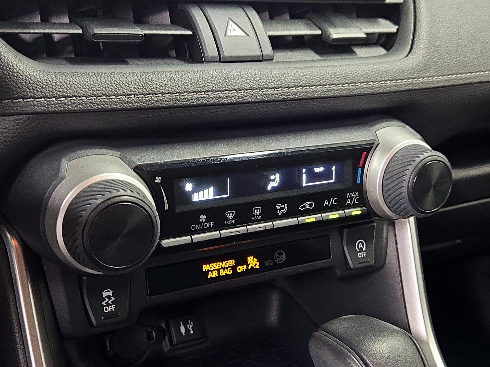 Thumbnail: 2019 Toyota RAV4 - 16