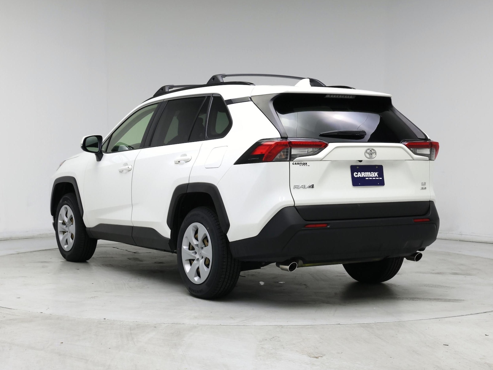 2019 Toyota RAV4 LE - Photo 3