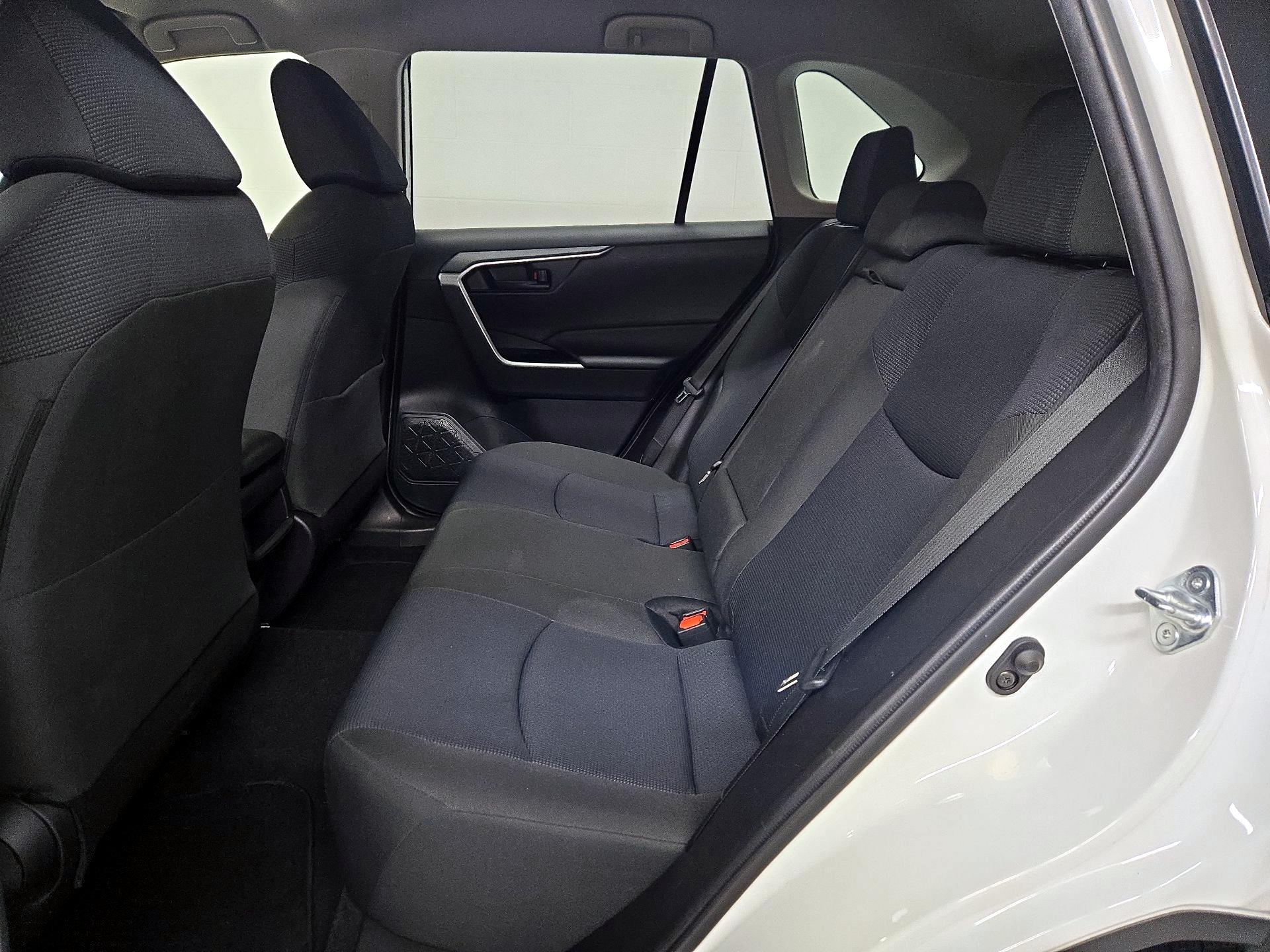 Thumbnail: 2019 Toyota RAV4 - 19
