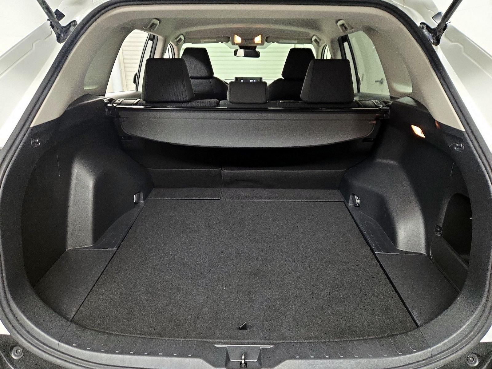 2019 Toyota RAV4 LE - Photo 21