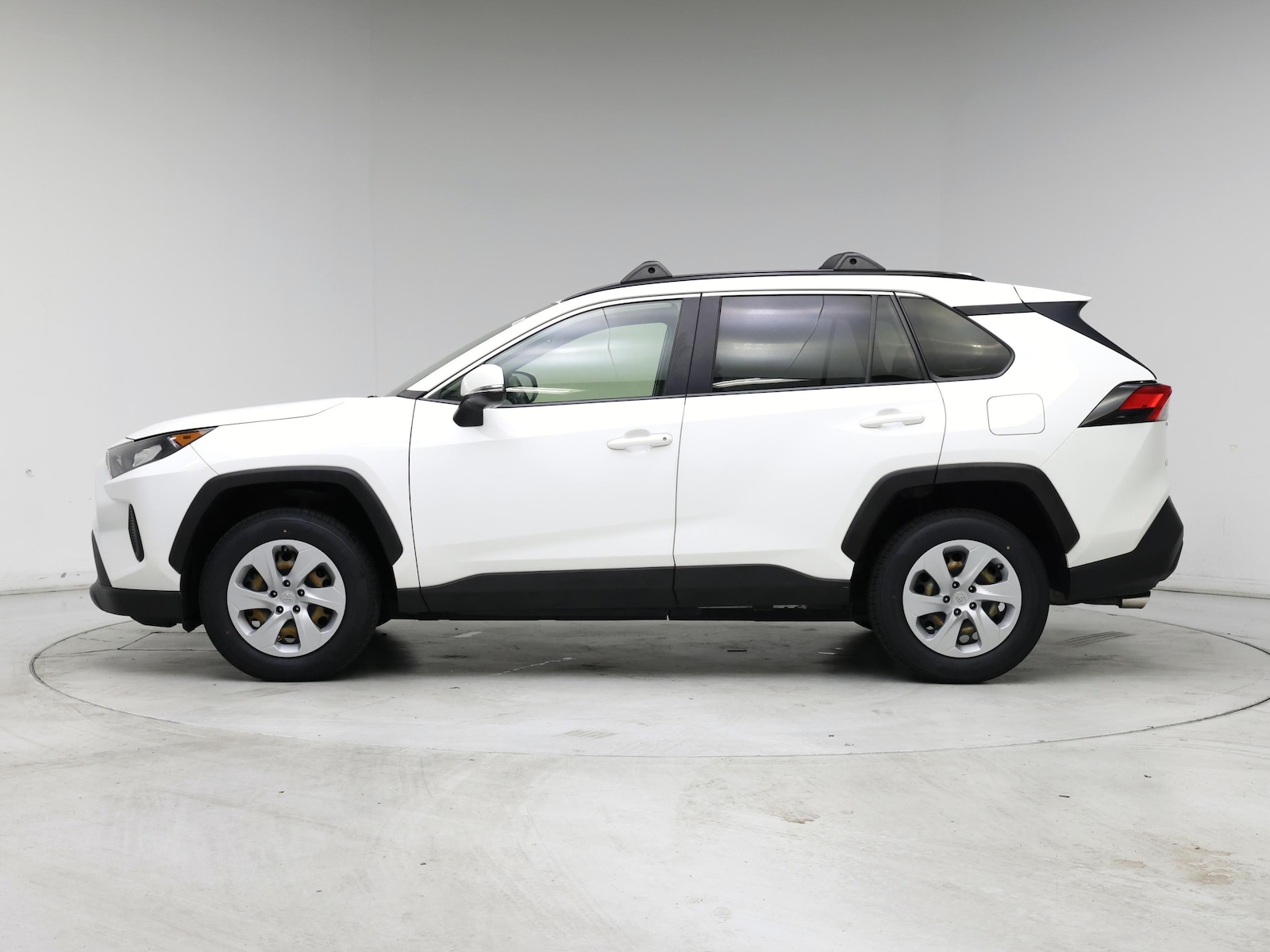 2019 Toyota RAV4 LE - Photo 4