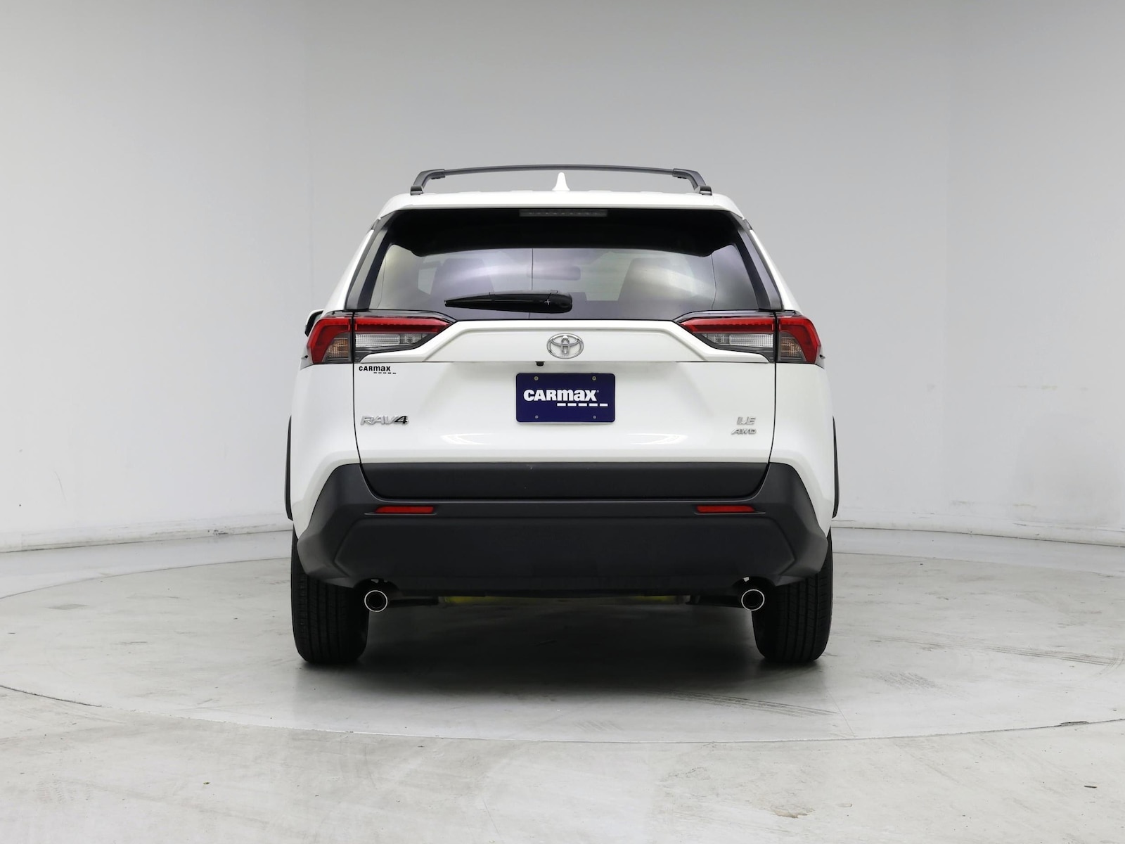 2019 Toyota RAV4 LE - Photo 7