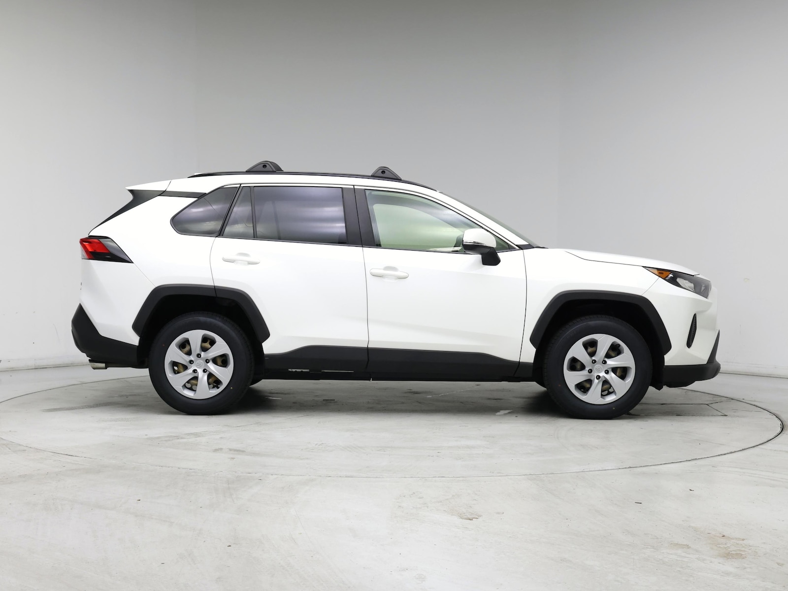 2019 Toyota RAV4 LE - Photo 8