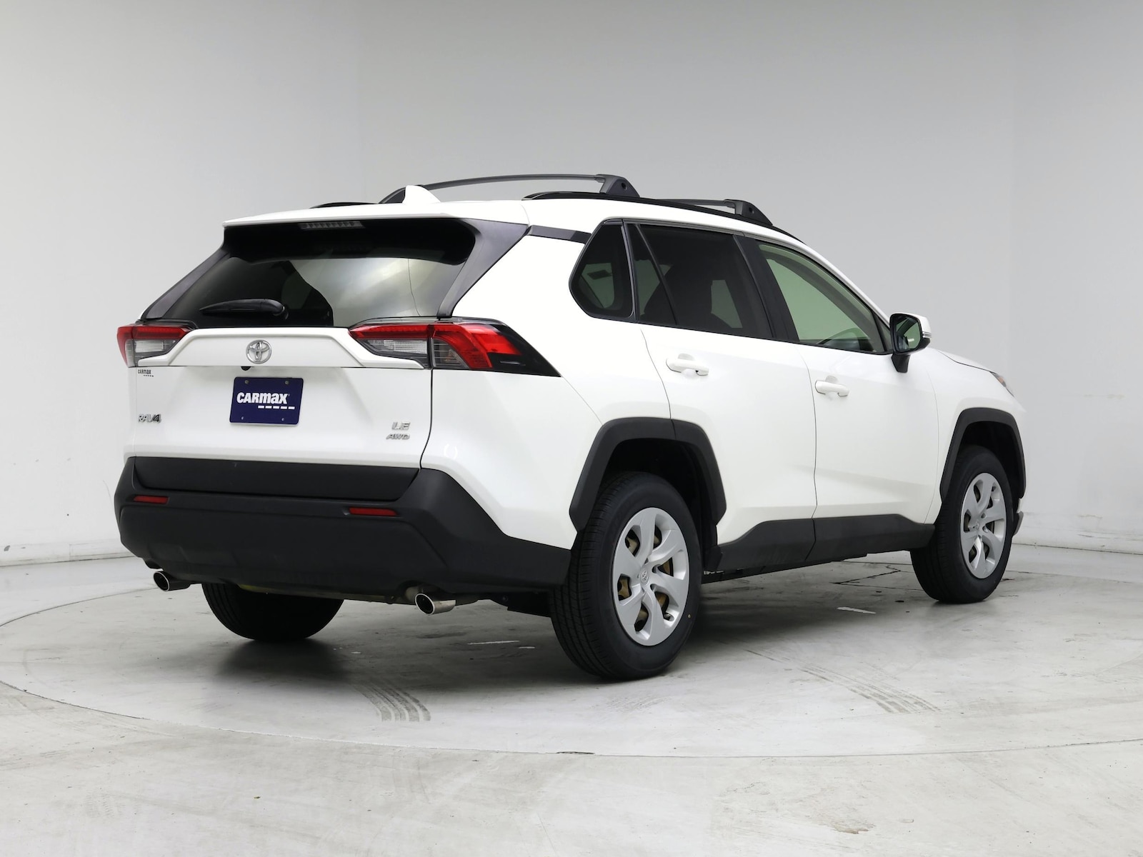2019 Toyota RAV4 LE - Photo 9