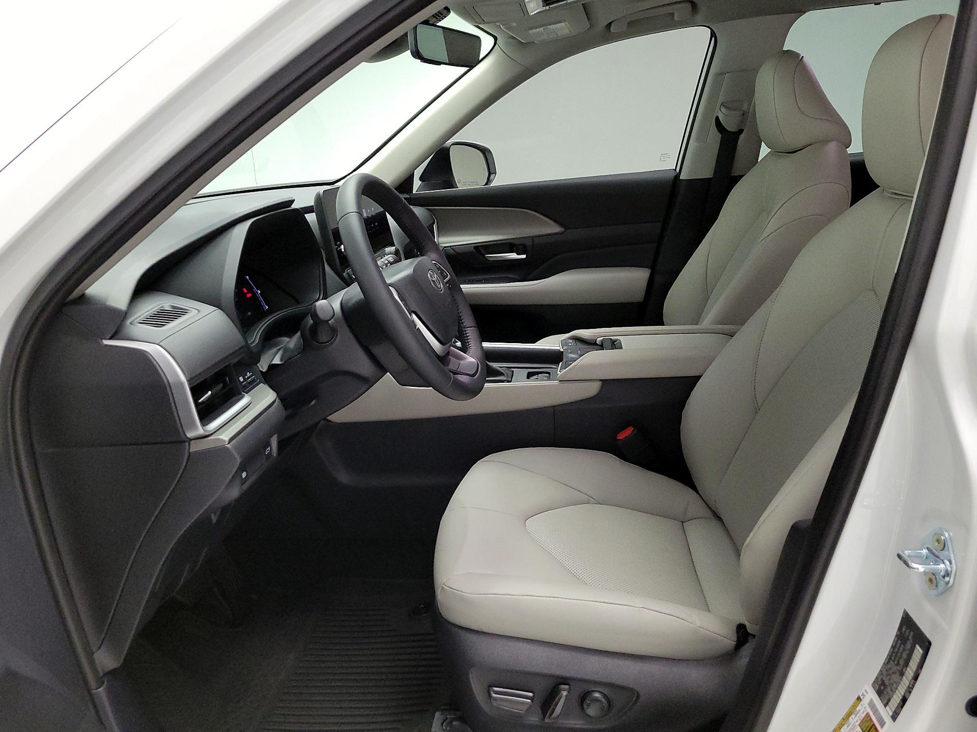 Thumbnail: 2025 Toyota Highlander - 11