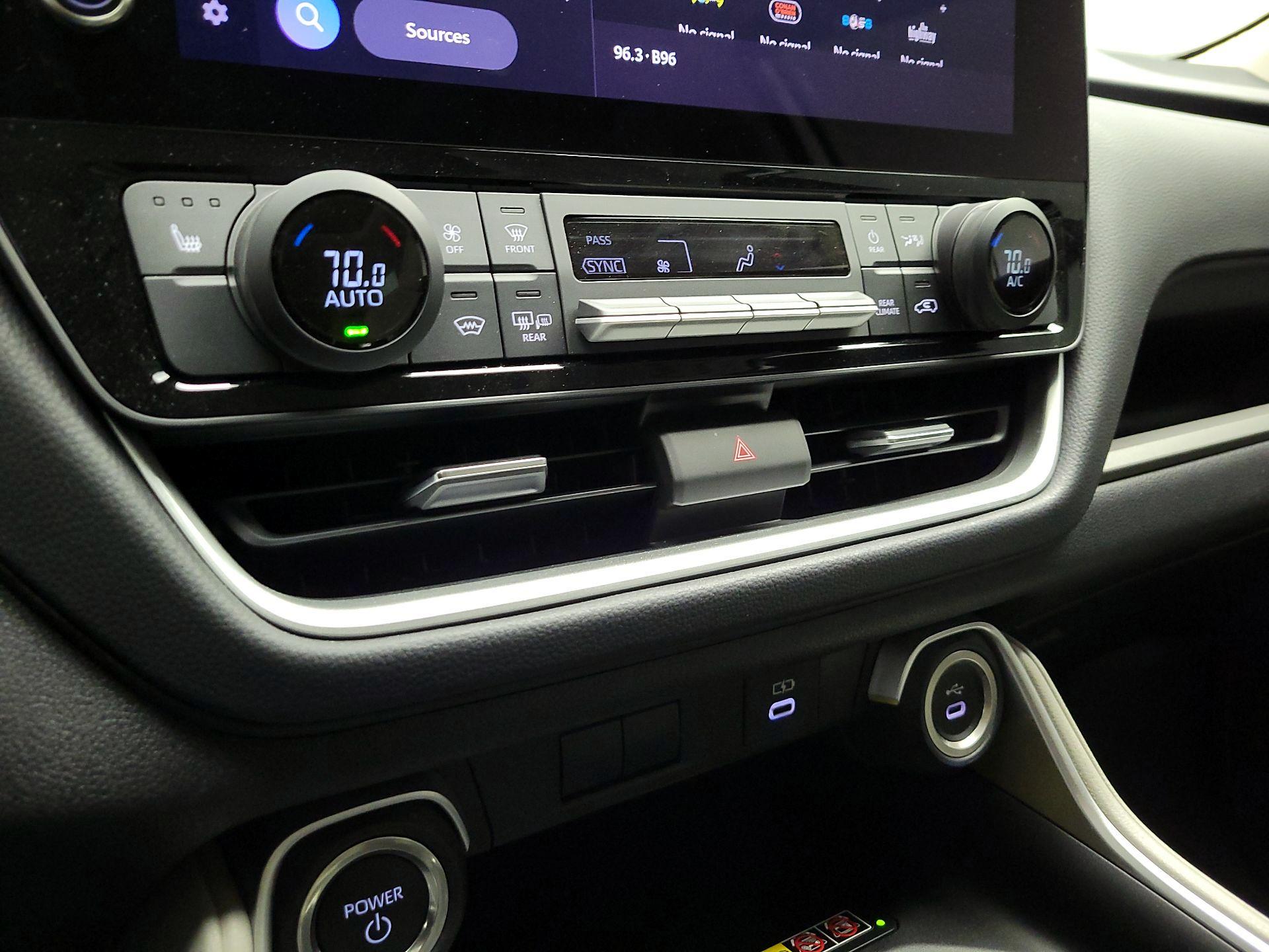 Thumbnail: 2025 Toyota Highlander - 15