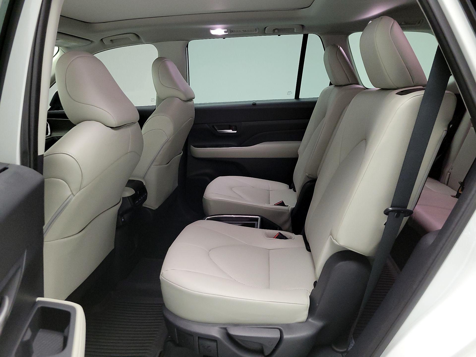 Thumbnail: 2025 Toyota Highlander - 18