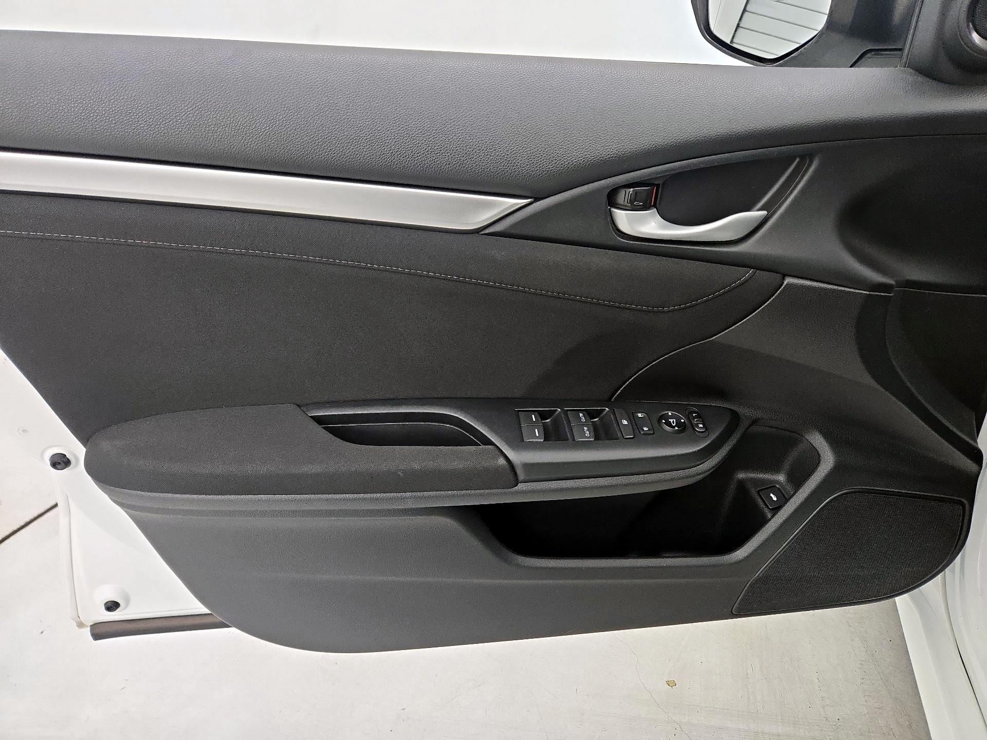 Thumbnail: 2016 Honda Civic - 12