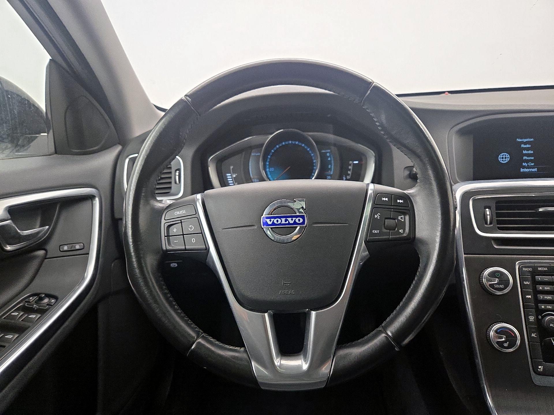 Thumbnail: 2016 Volvo S60 - 10