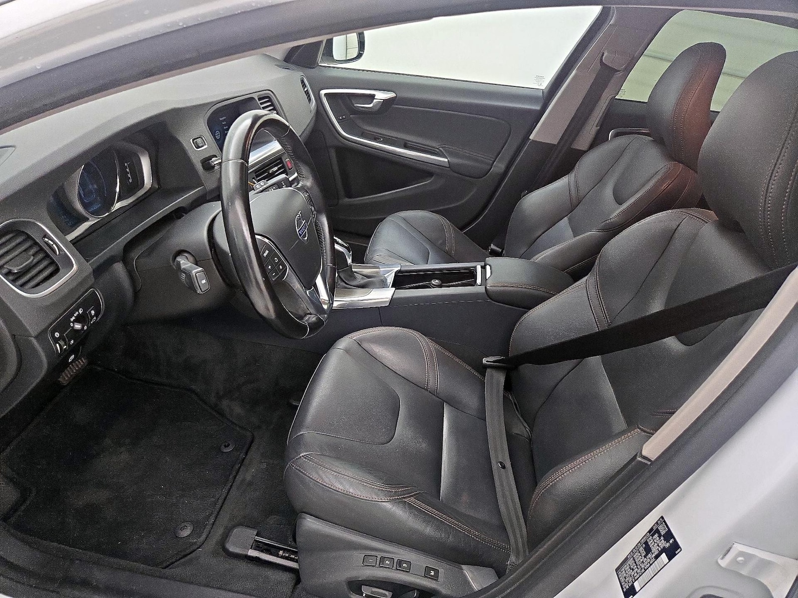 2016 Volvo V60 Base - Photo 12