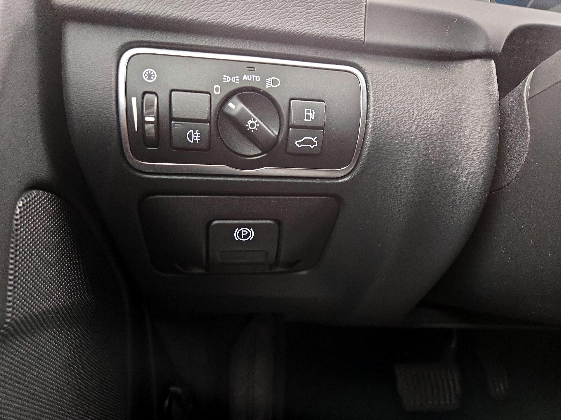Thumbnail: 2016 Volvo S60 - 13