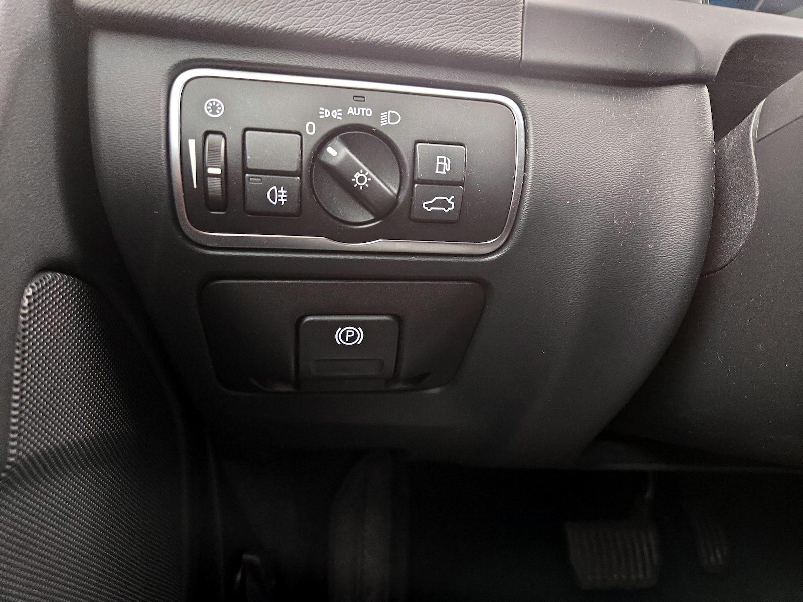 2016 Volvo V60 Base - Photo 14
