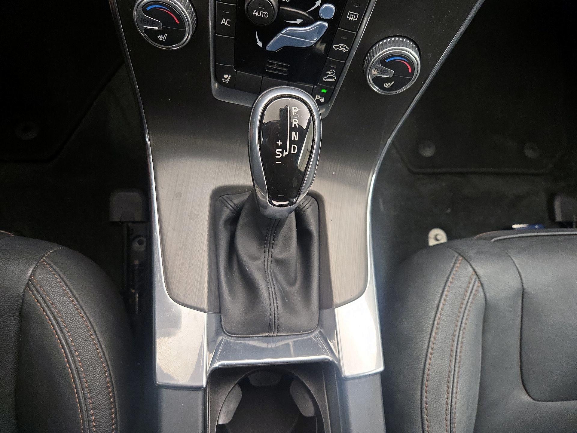 Thumbnail: 2016 Volvo S60 - 16