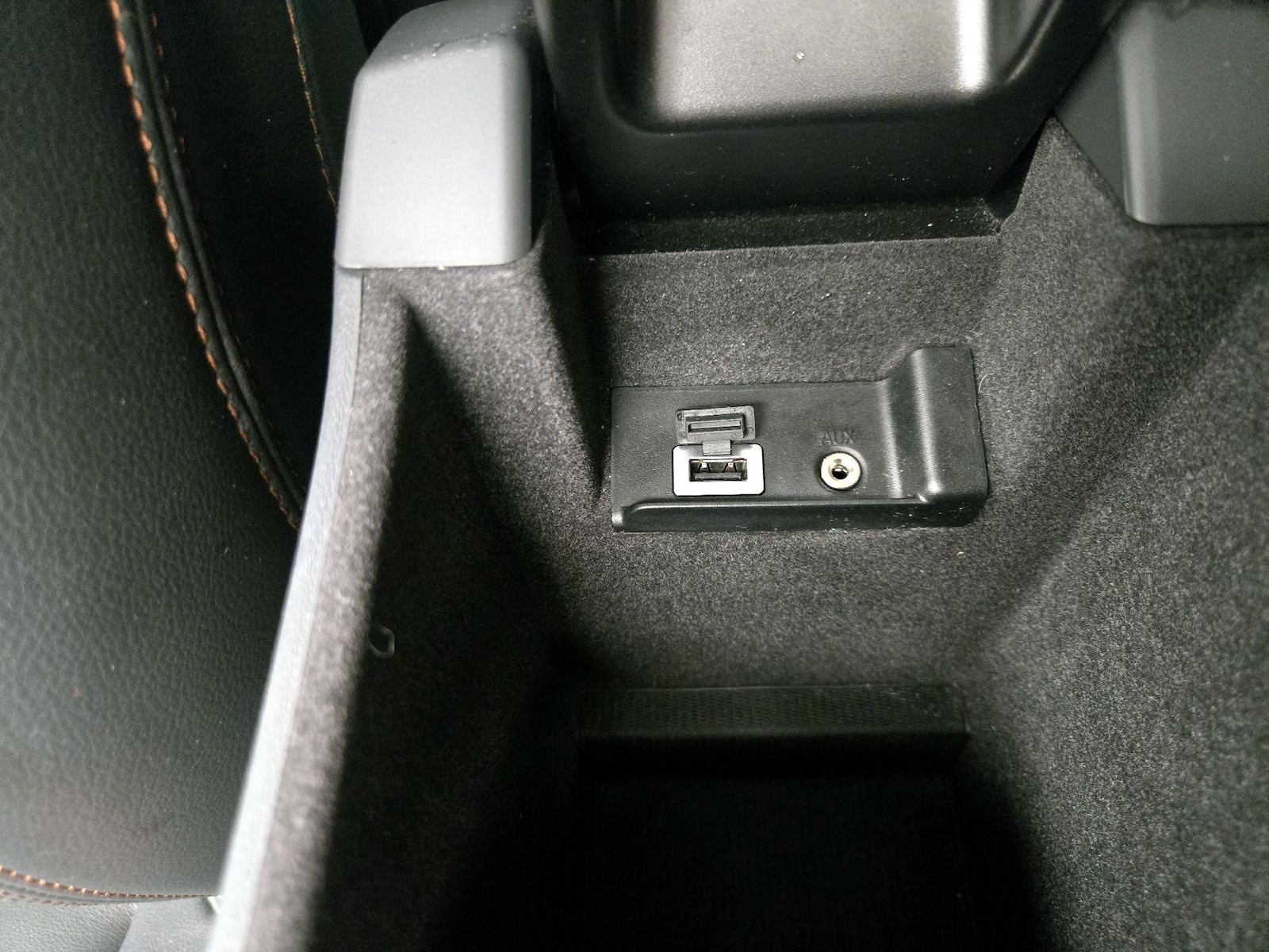 2016 Volvo V60 Base - Photo 18