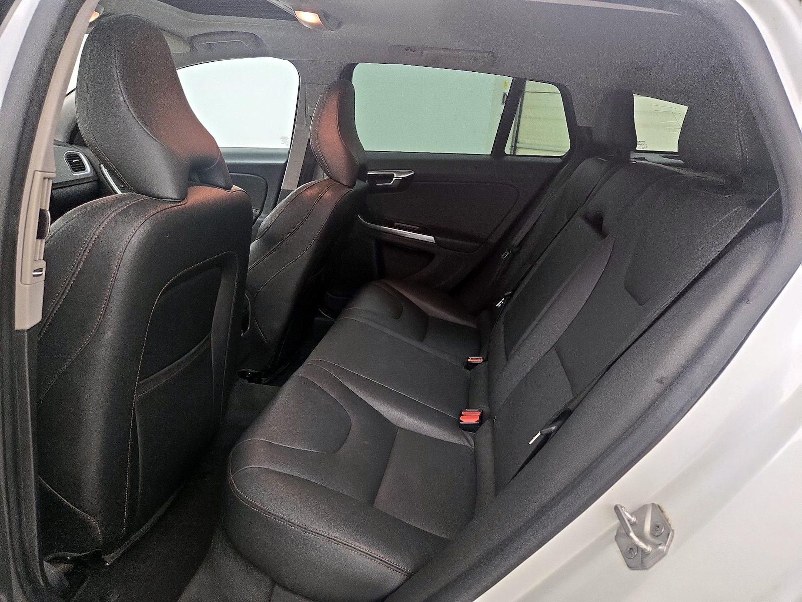 2016 Volvo V60 Base - Photo 20