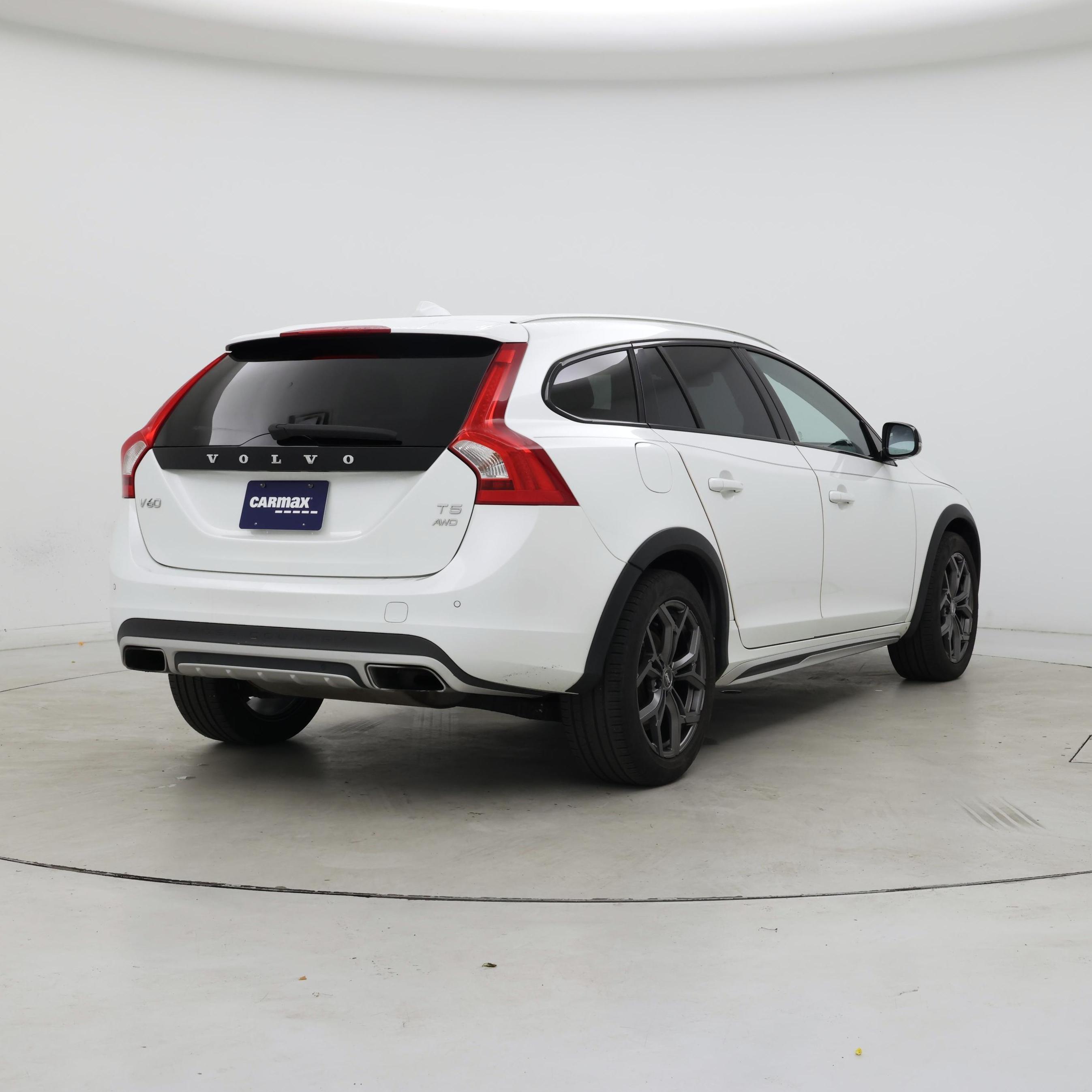 Thumbnail: 2016 Volvo S60 - 8