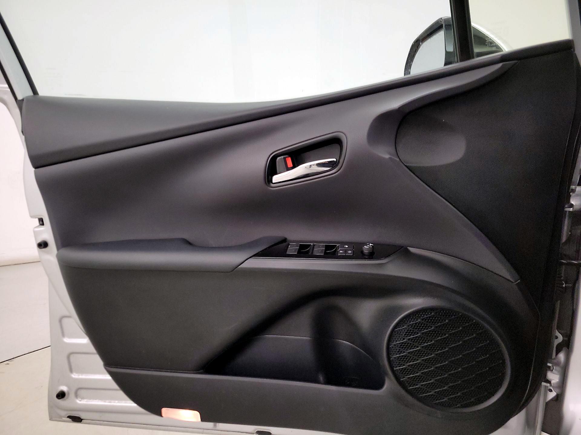 Thumbnail: 2020 Toyota Prius Prime - 12
