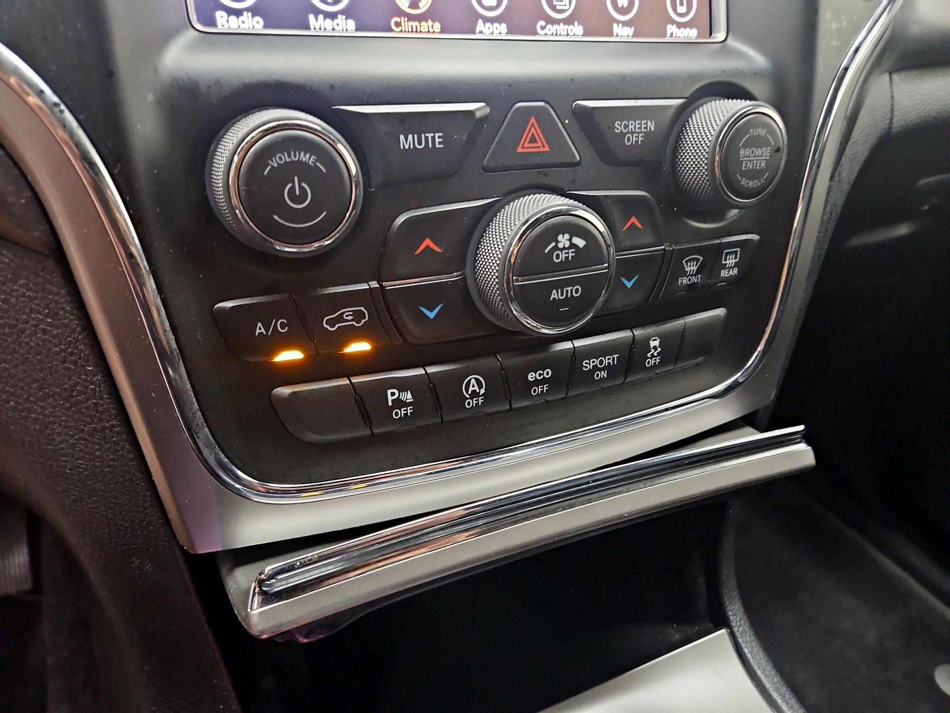 Thumbnail: 2018 Jeep Grand Cherokee - 17