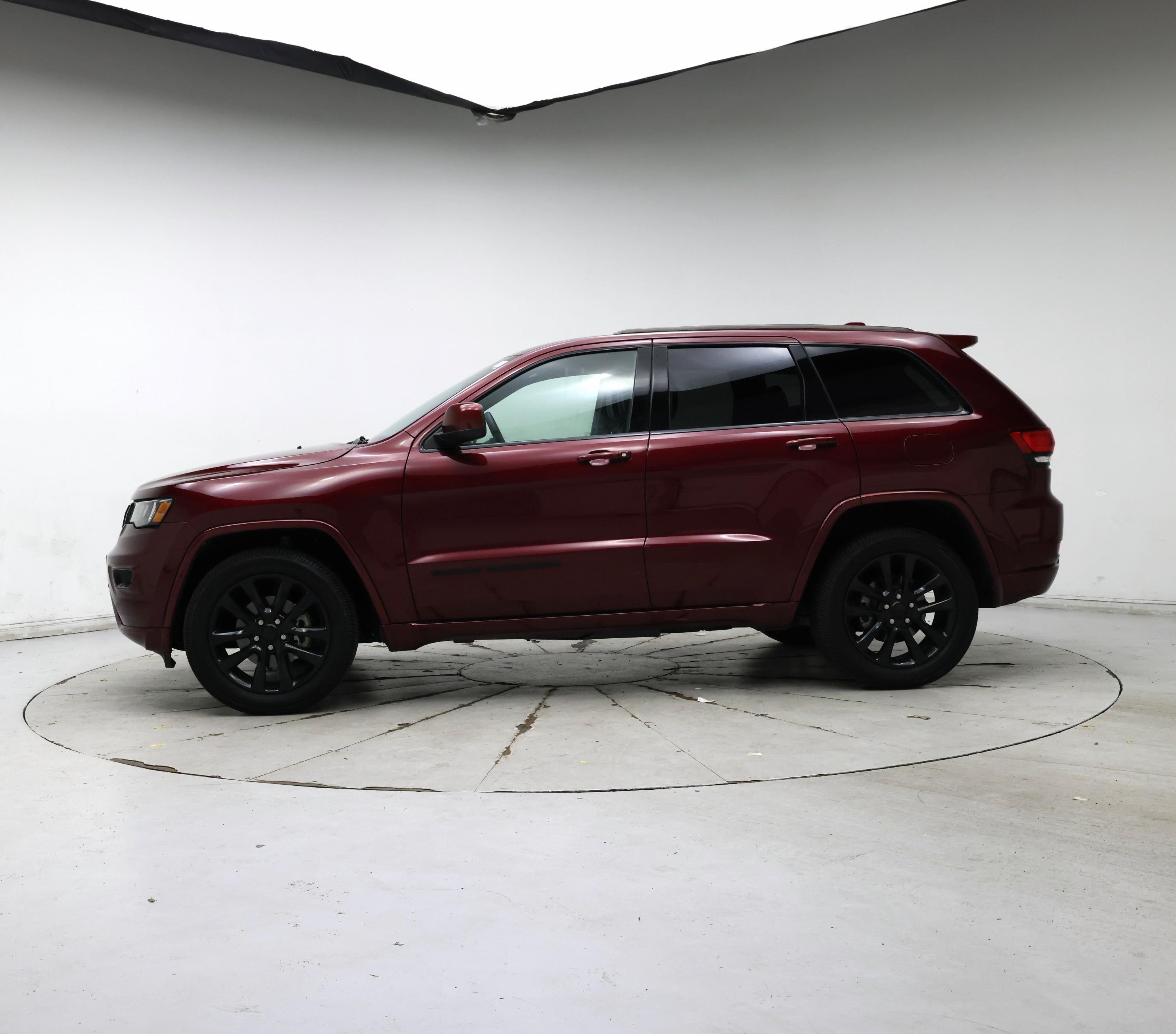 Thumbnail: 2018 Jeep Grand Cherokee - 3