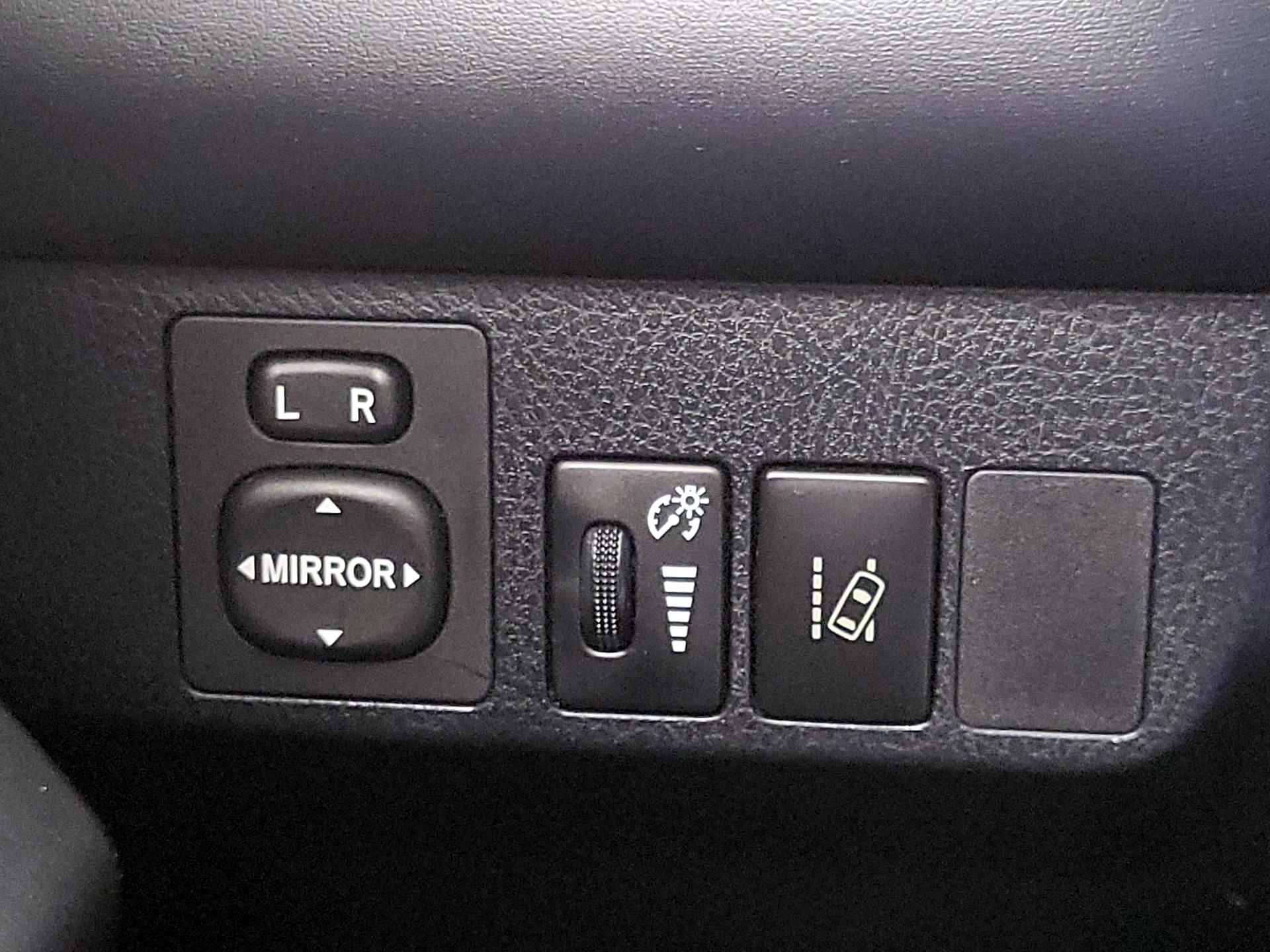 Thumbnail: 2018 Toyota RAV4 - 13