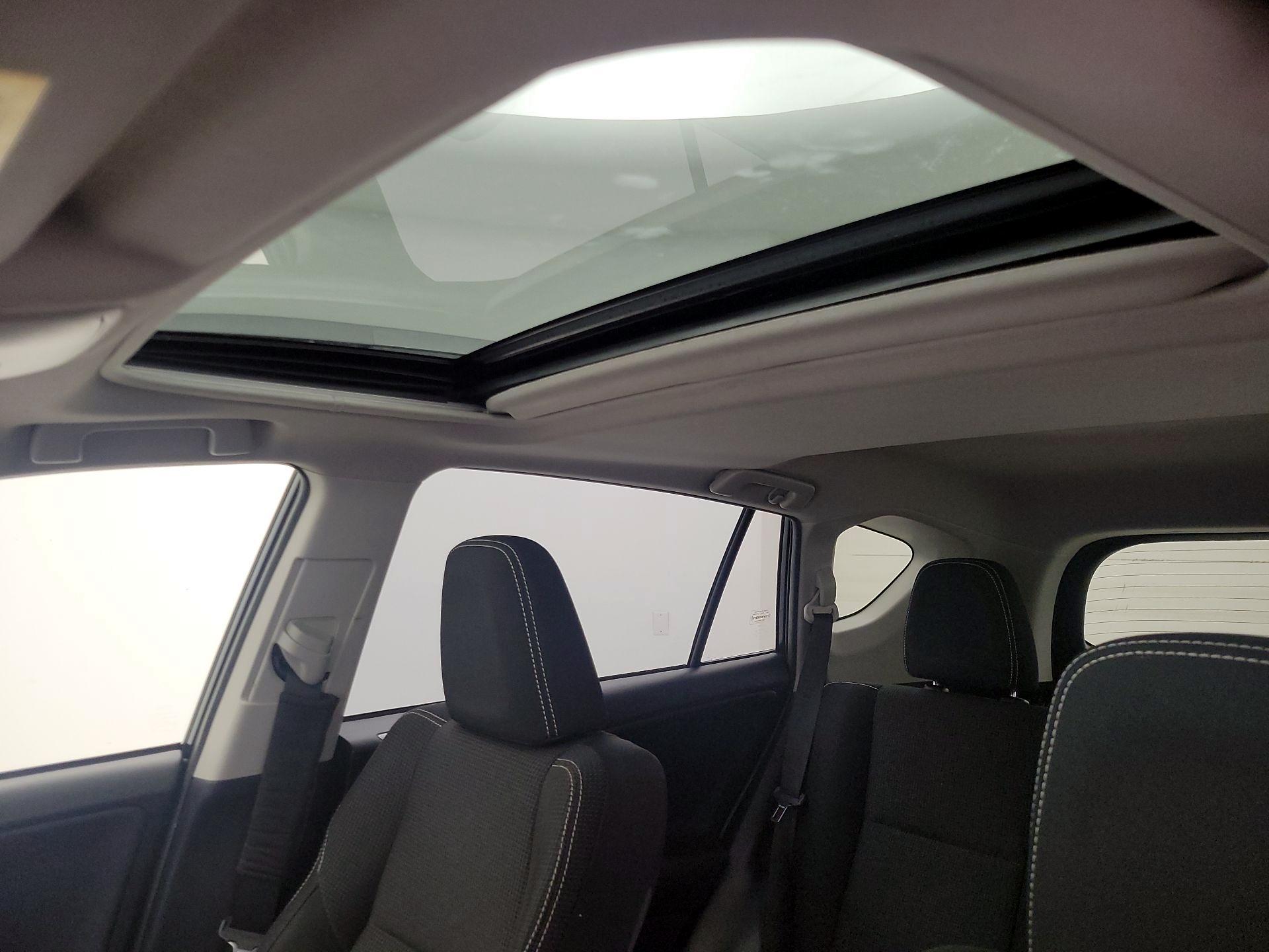 Thumbnail: 2018 Toyota RAV4 - 19