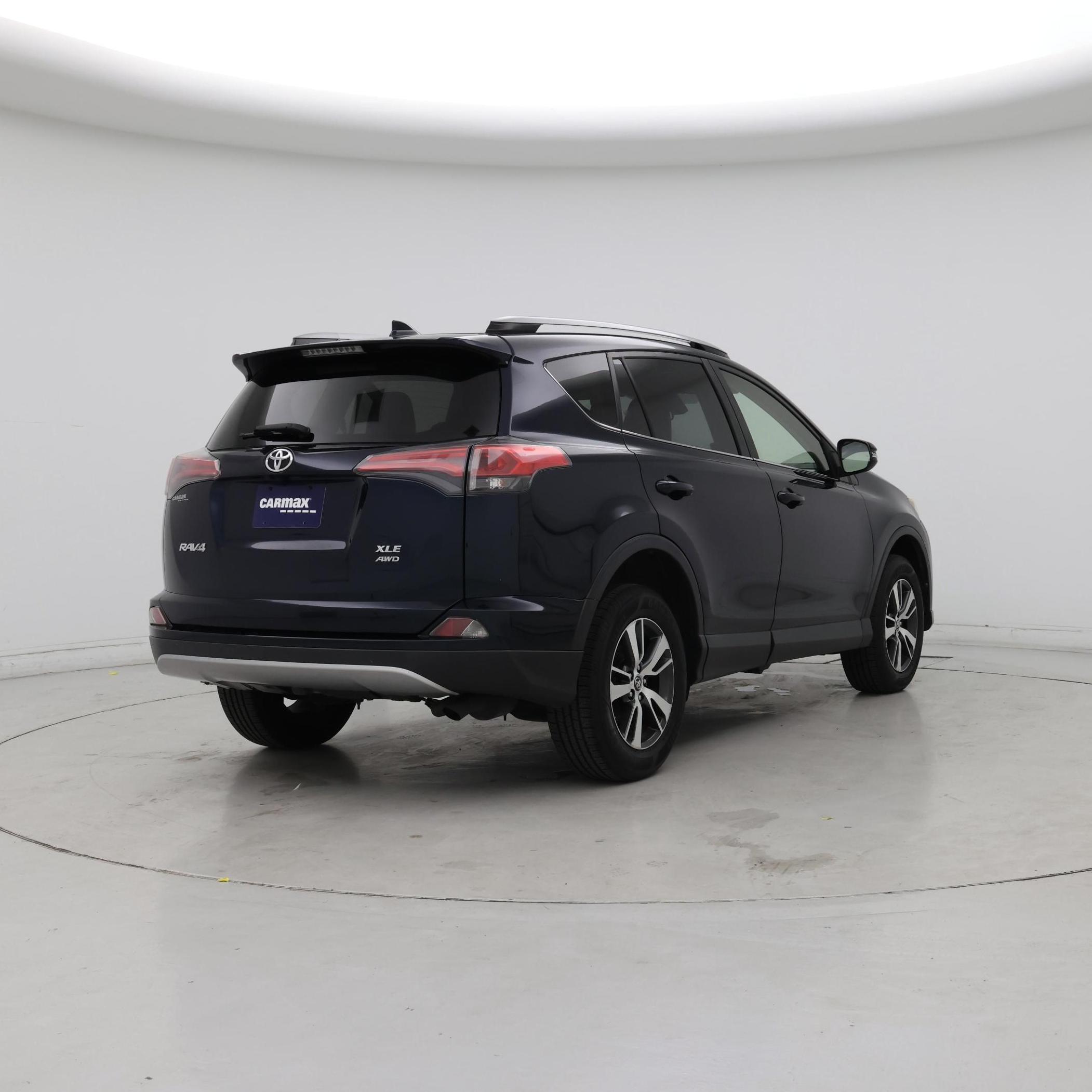 Thumbnail: 2018 Toyota RAV4 - 8