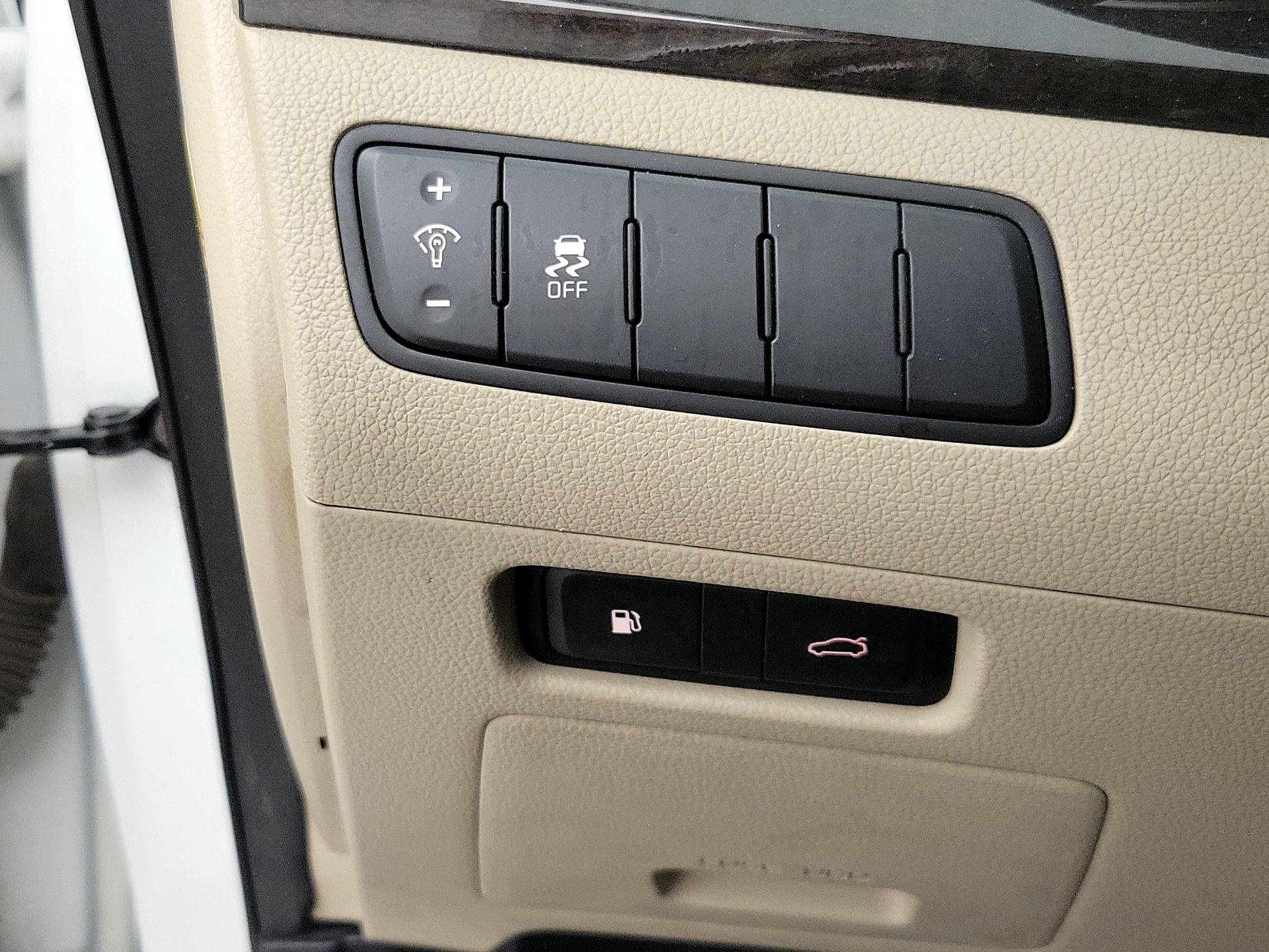 Thumbnail: 2014 Kia Cadenza - 13