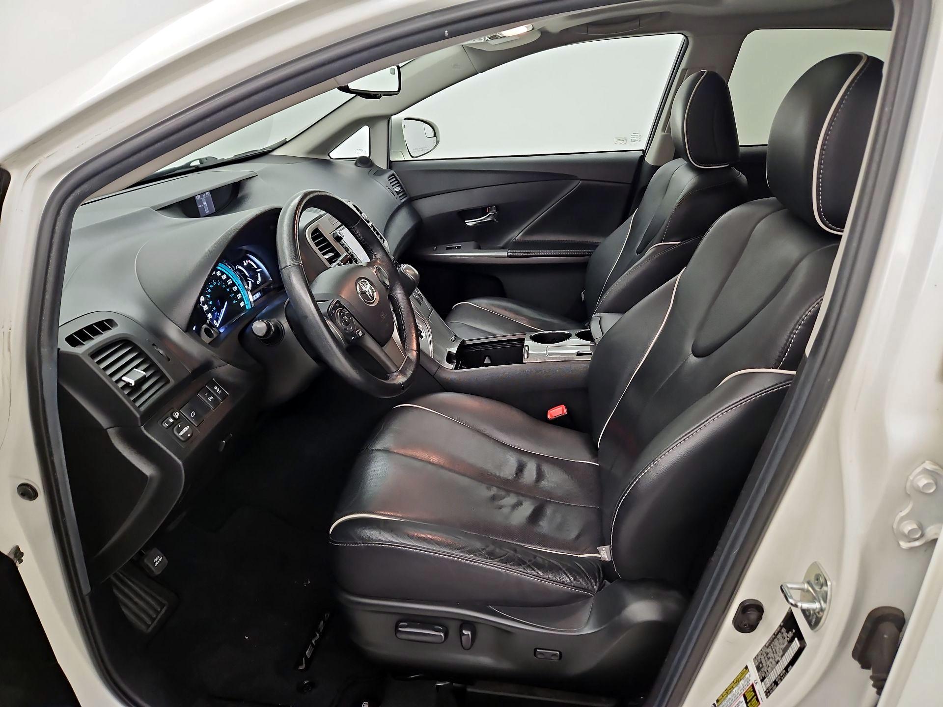 Thumbnail: 2014 Toyota Venza - 11