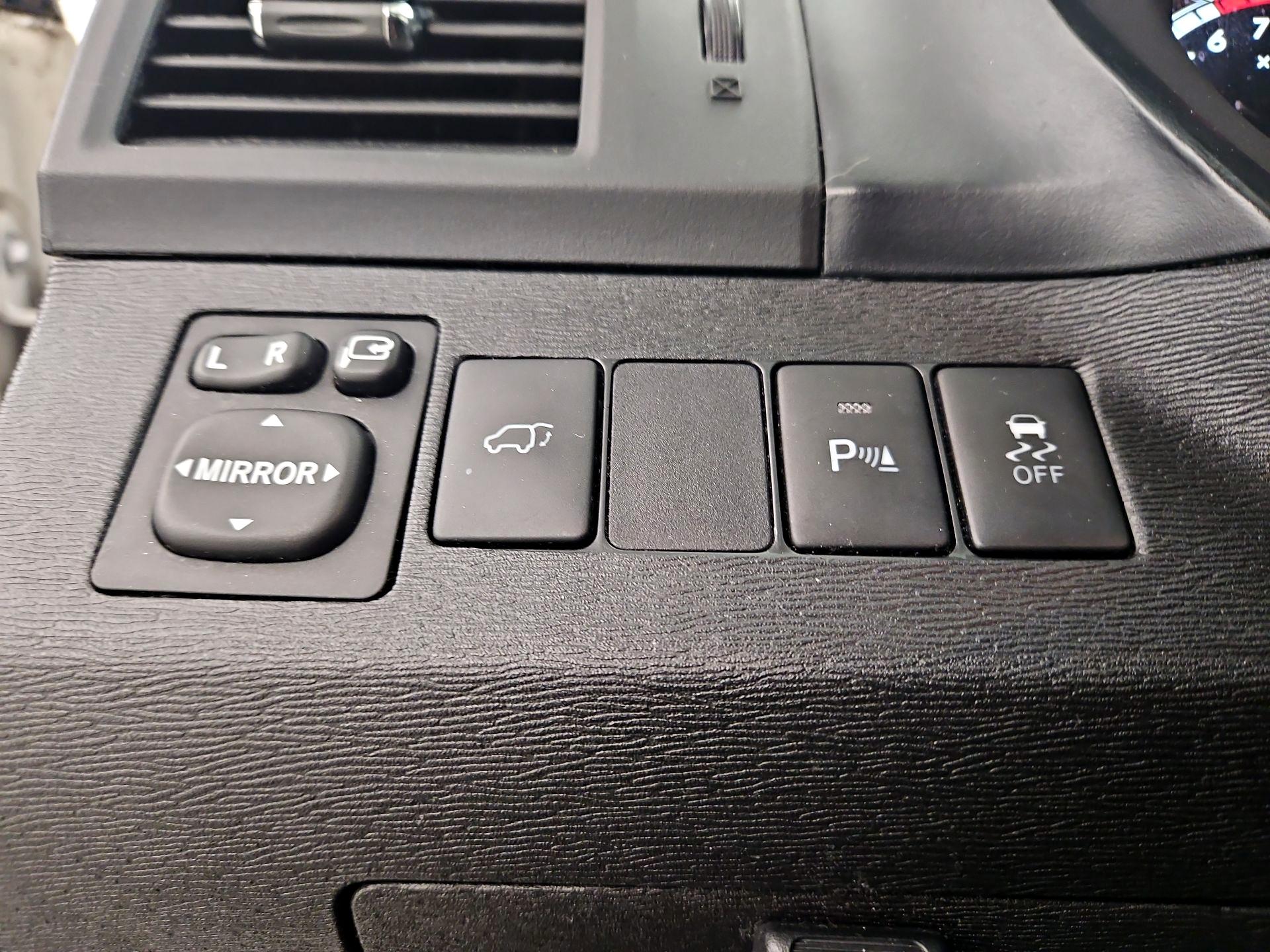 Thumbnail: 2014 Toyota Venza - 13