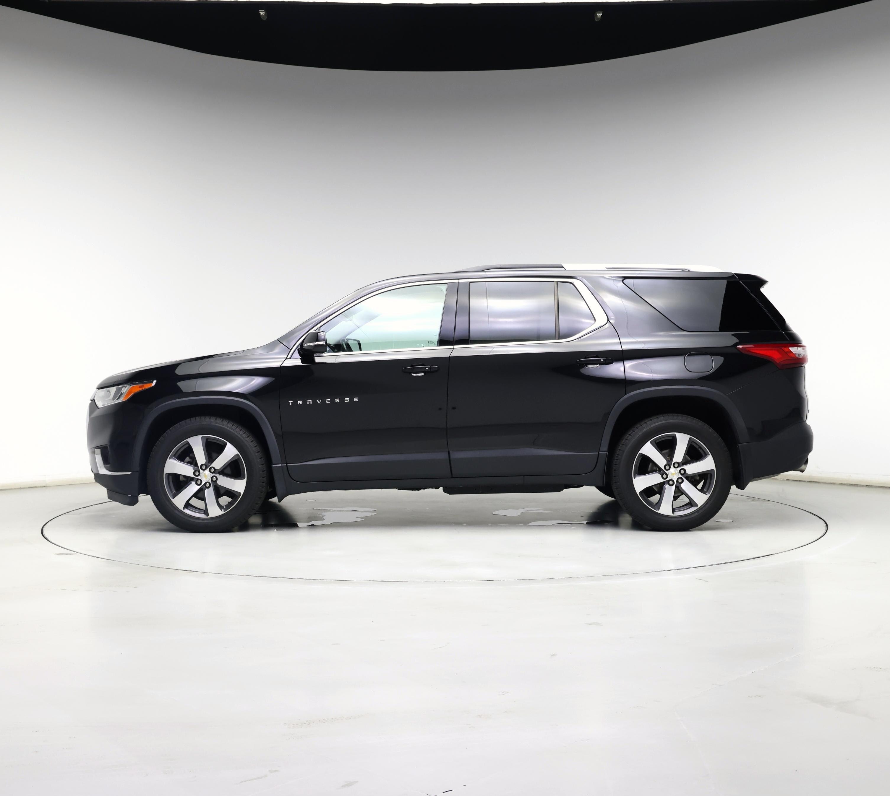 Thumbnail: 2018 Chevrolet Traverse - 3