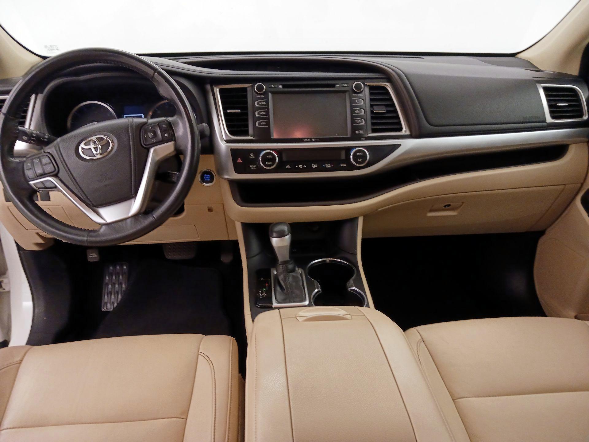 Thumbnail: 2014 Toyota Highlander - 9