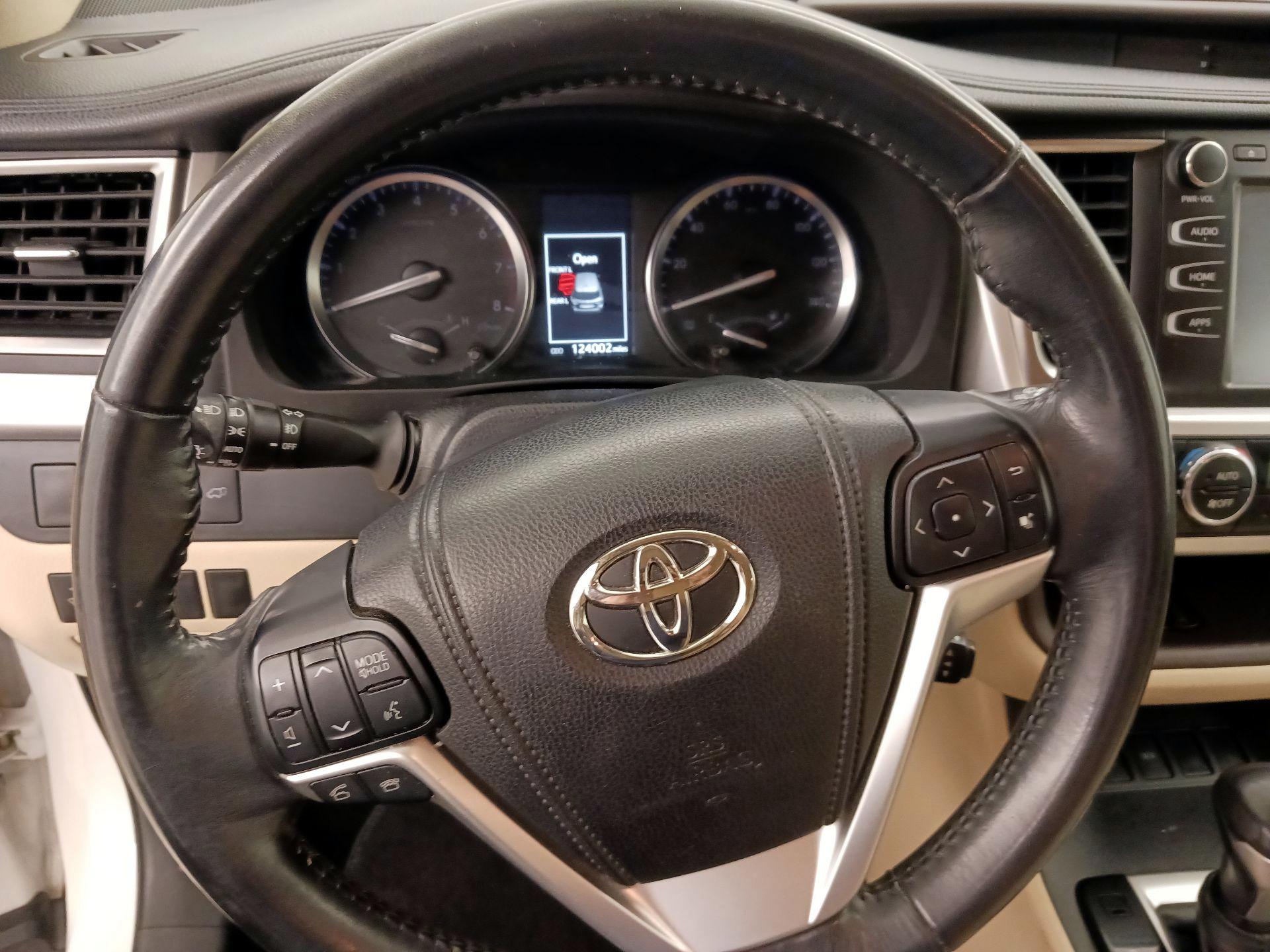 Thumbnail: 2014 Toyota Highlander - 10