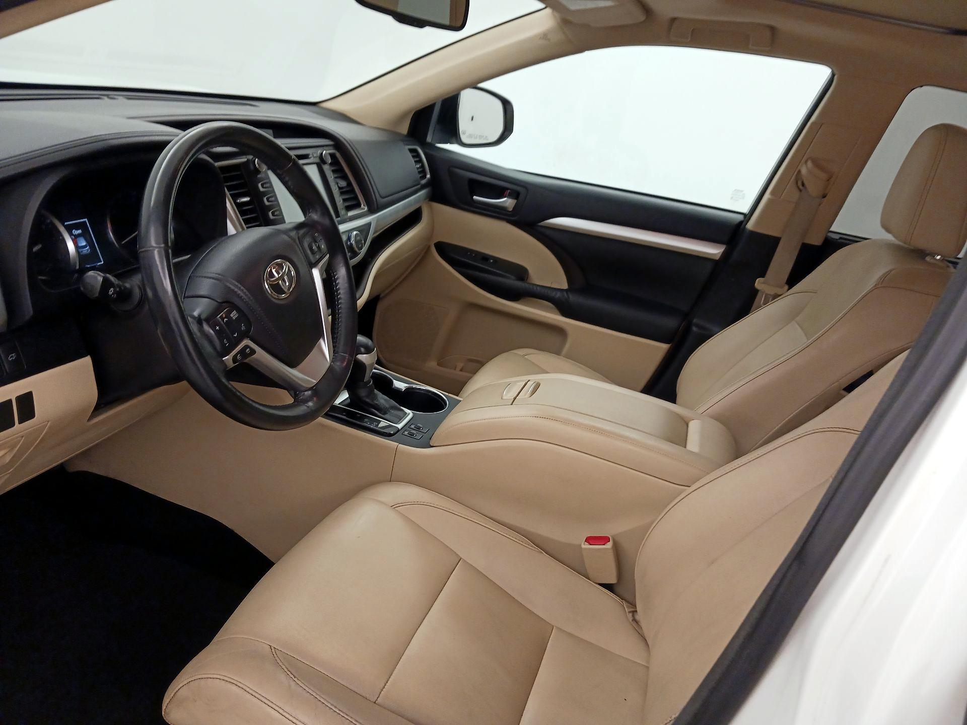 Thumbnail: 2014 Toyota Highlander - 11