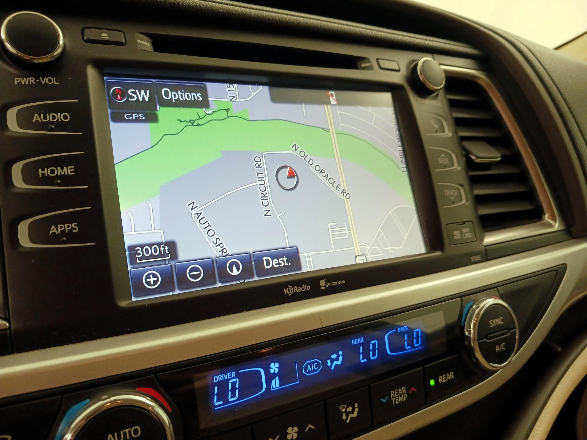 Thumbnail: 2014 Toyota Highlander - 14